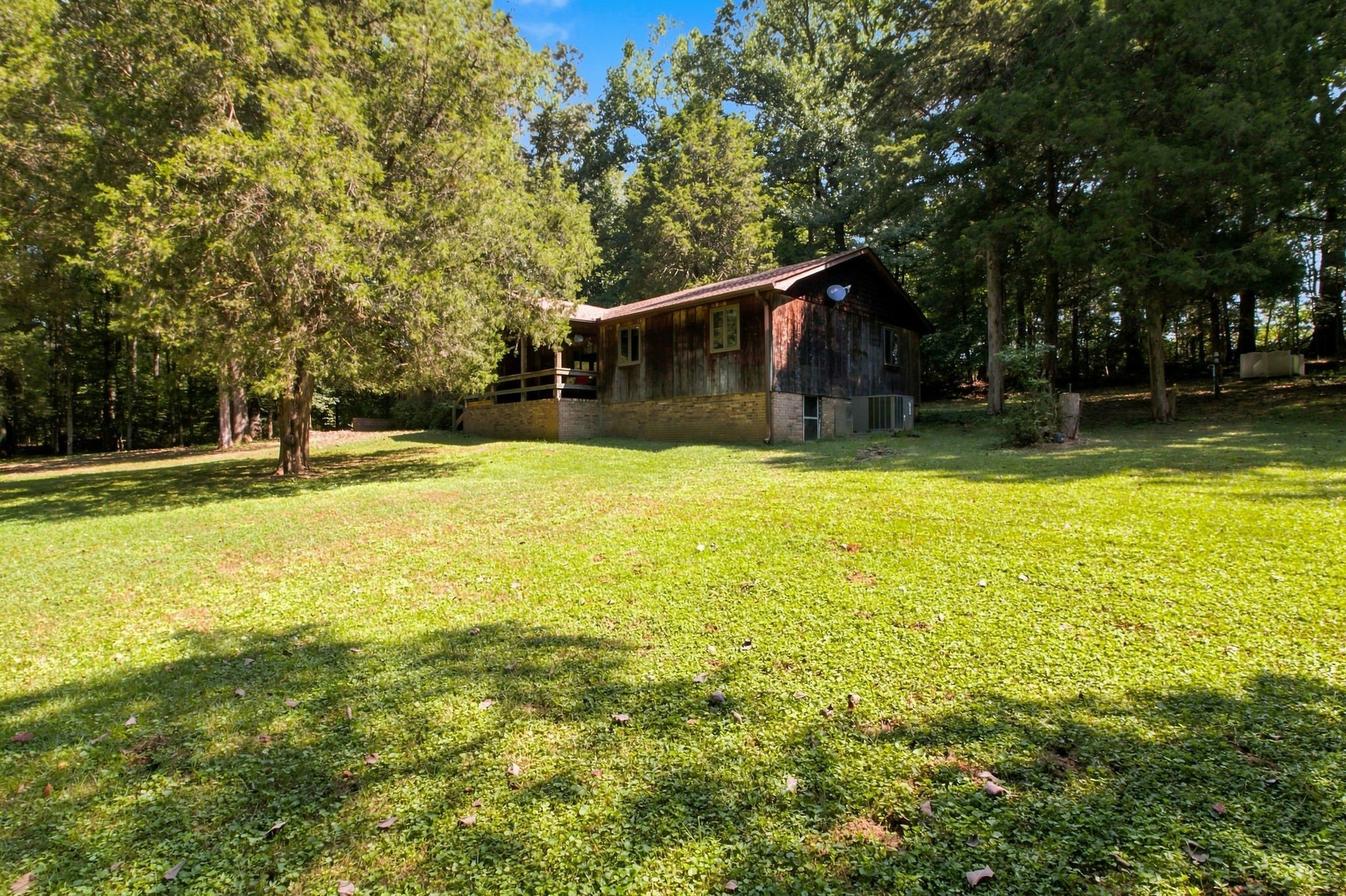 371 Wildwood Ln Property Photo 2