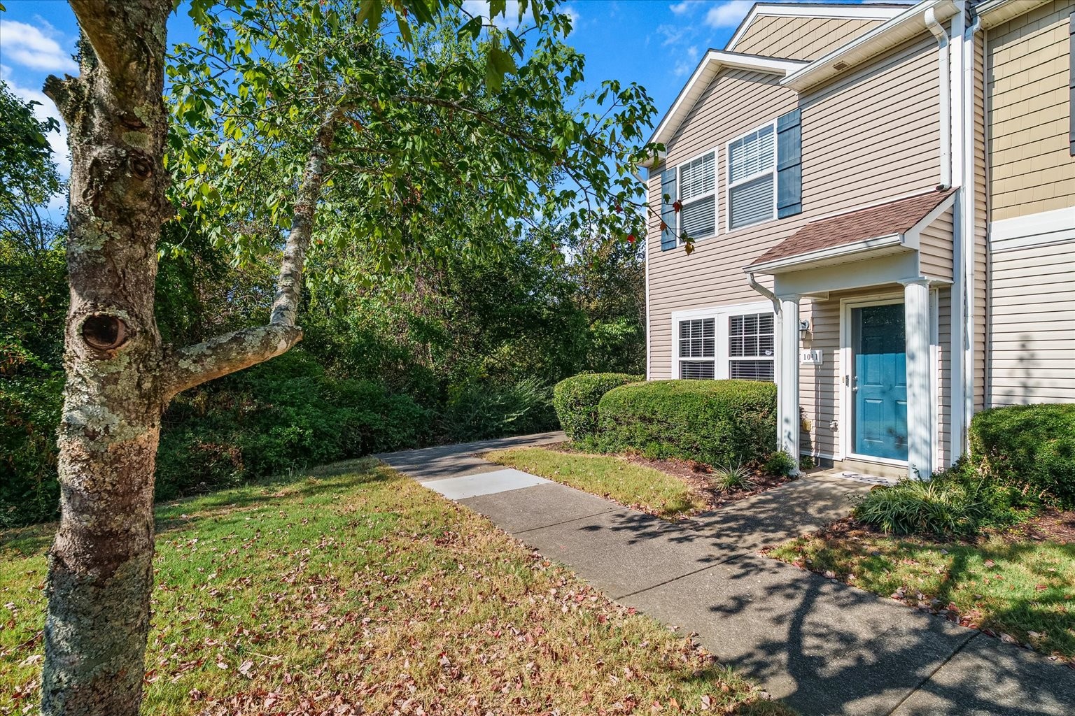 1011 Halifax Ln Property Photo 1