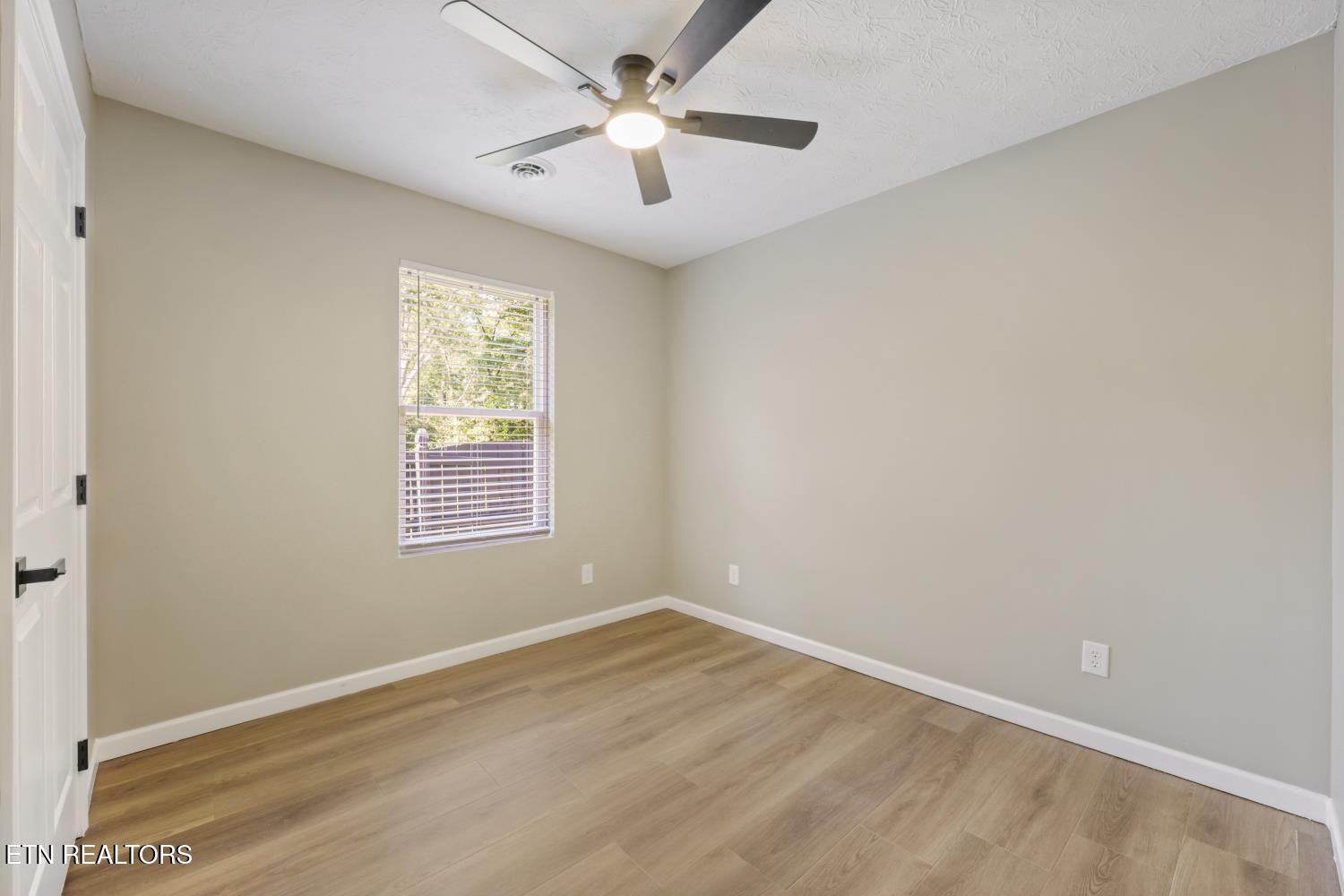 412 Mayfield Ave Property Photo 21