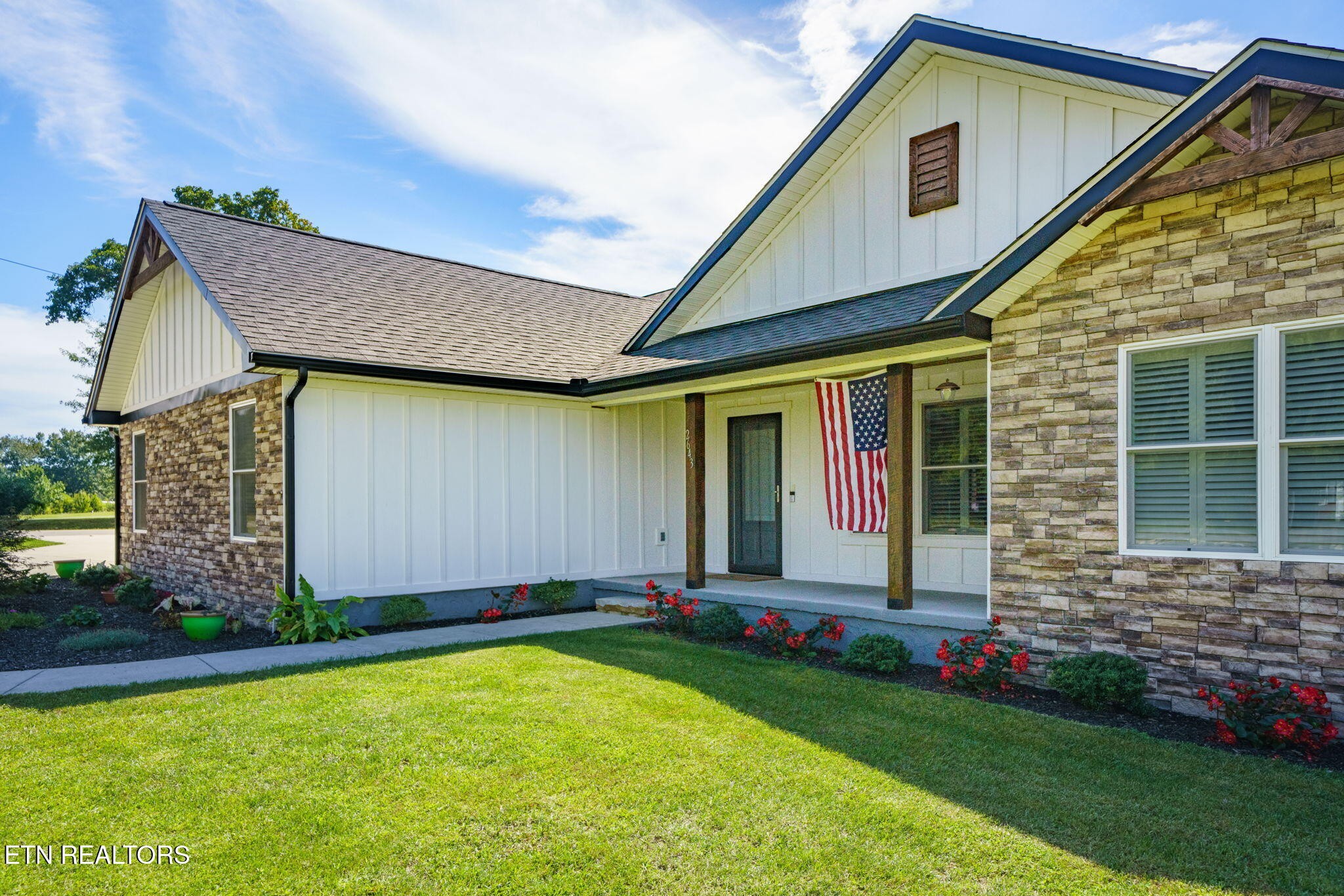 2643 Cook Rd Property Photo 4