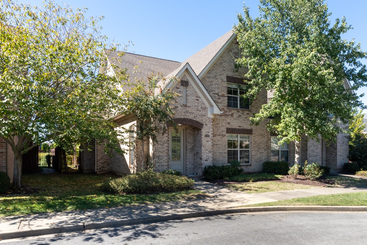 1122 Cavesson Cir Property Photo 3