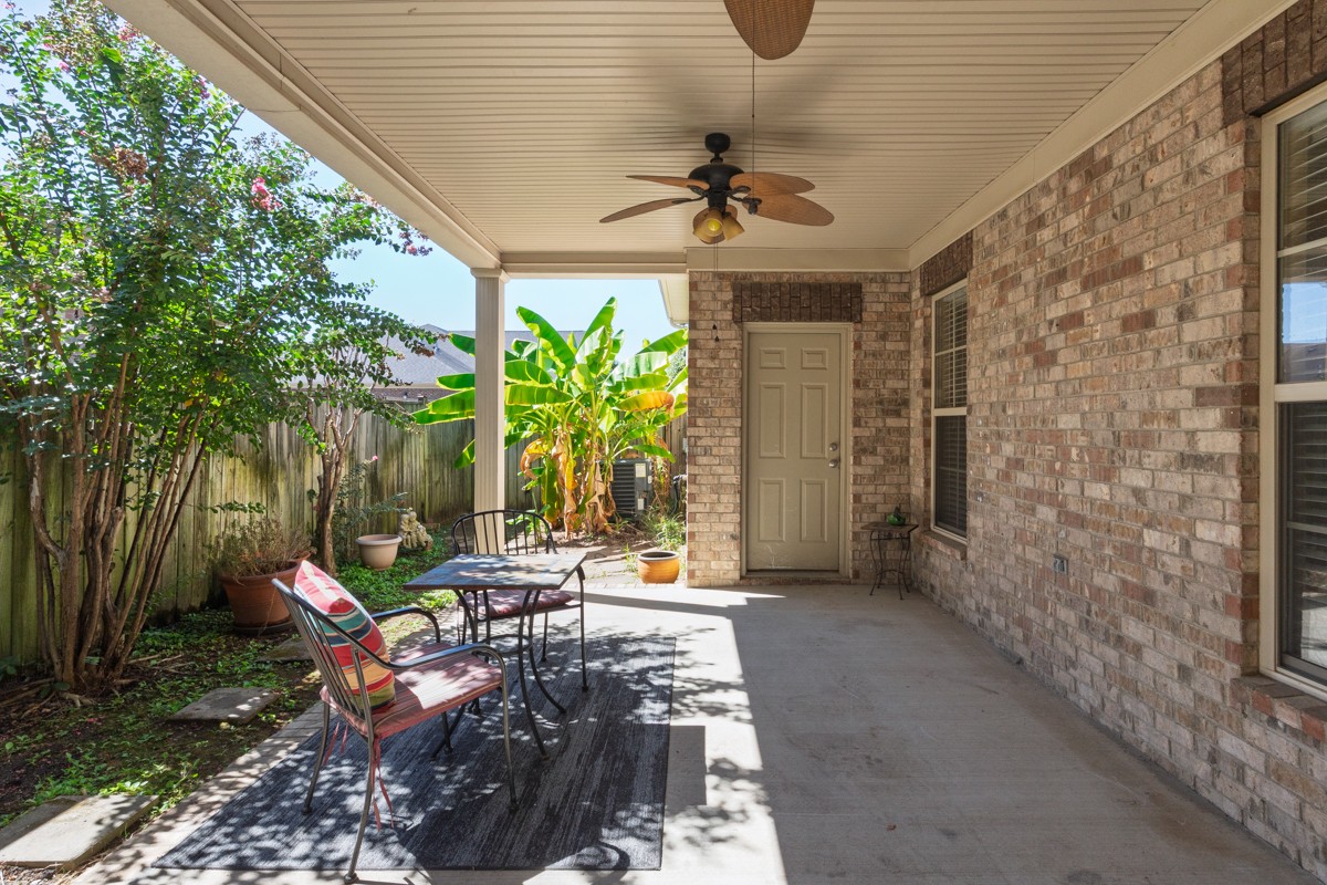1122 Cavesson Cir Property Photo 27