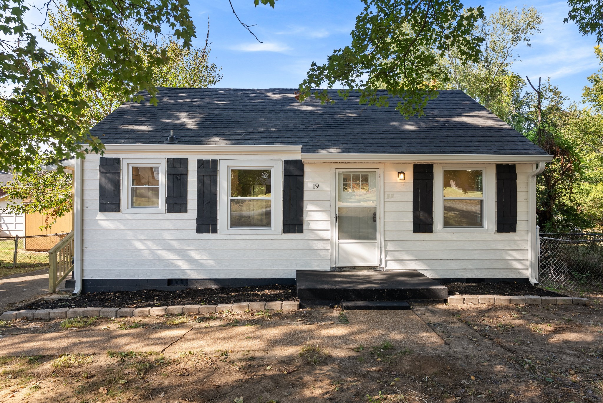 19 Maple St Property Photo 1