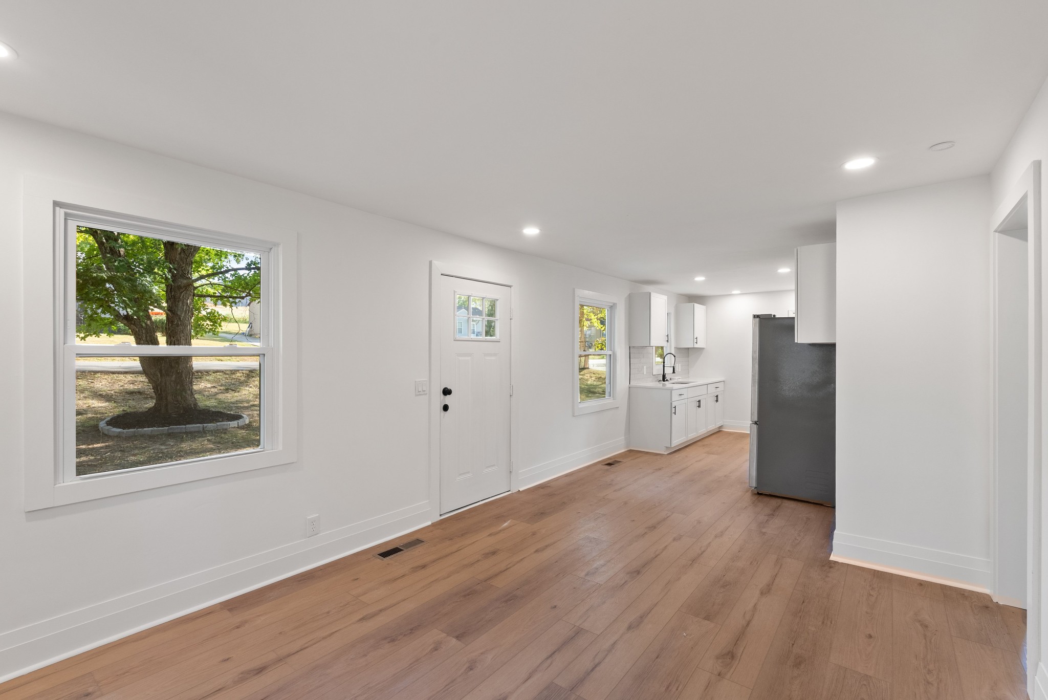 19 Maple St Property Photo 3