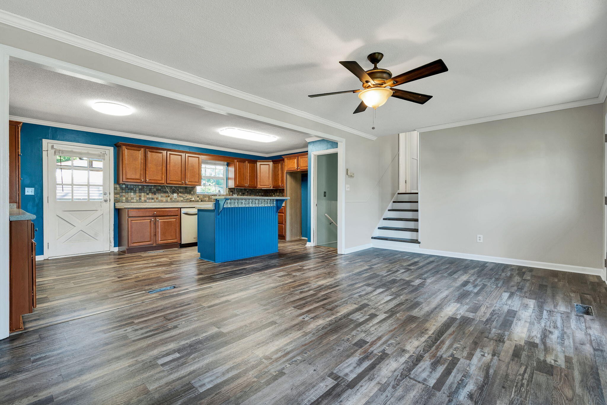 2640 Alvin Court, Nw Property Photo 5