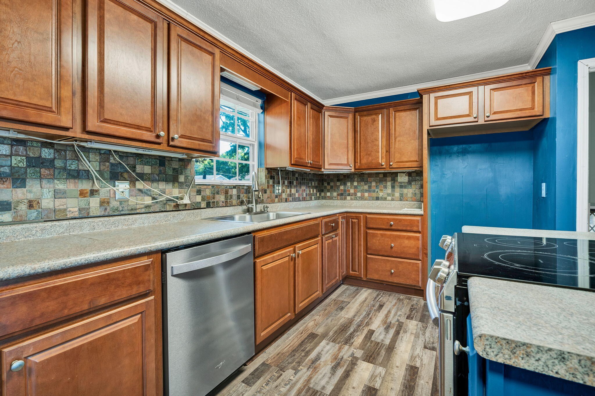 2640 Alvin Court, Nw Property Photo 9
