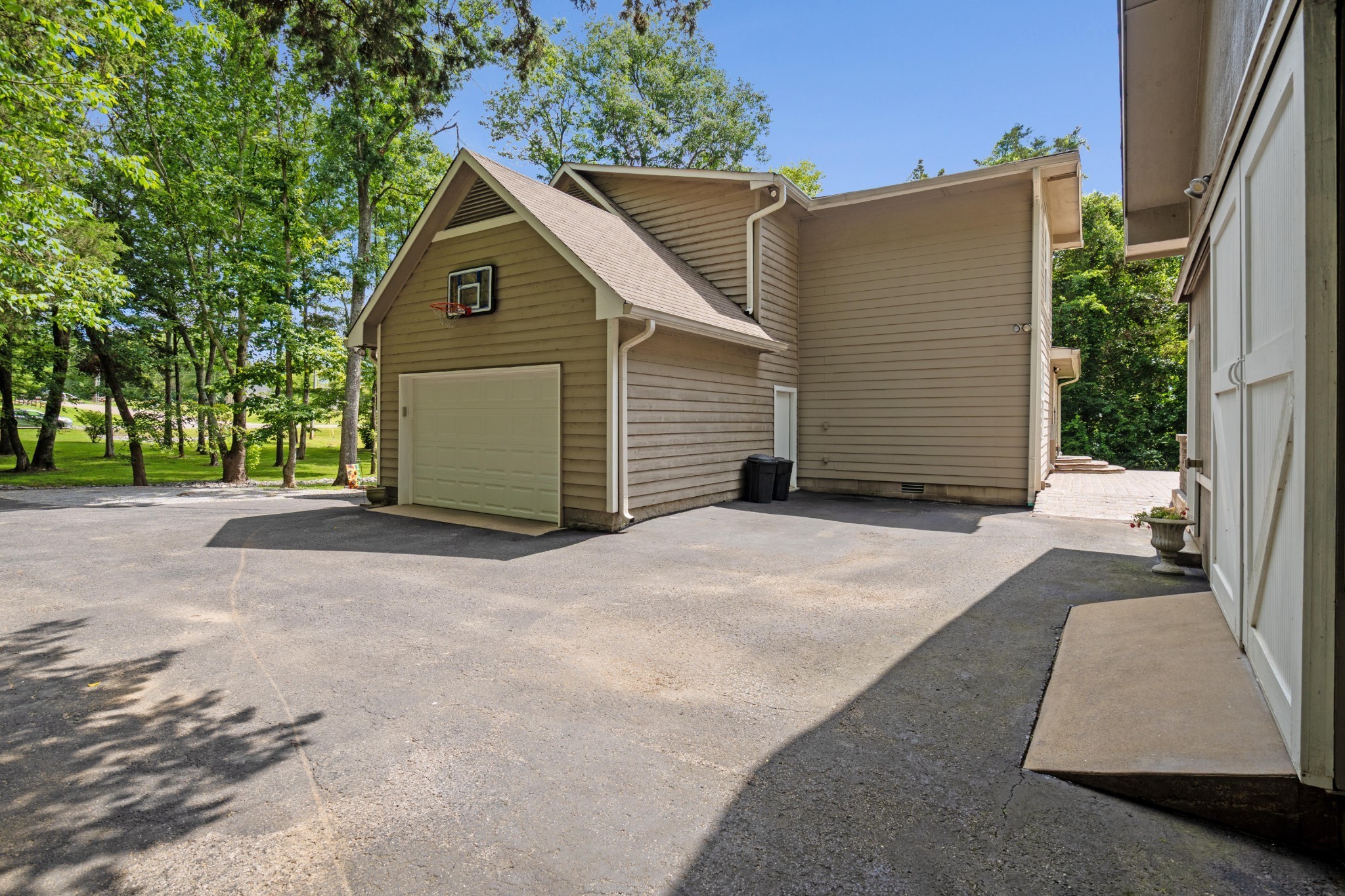 307 Carole Ln Property Photo 5