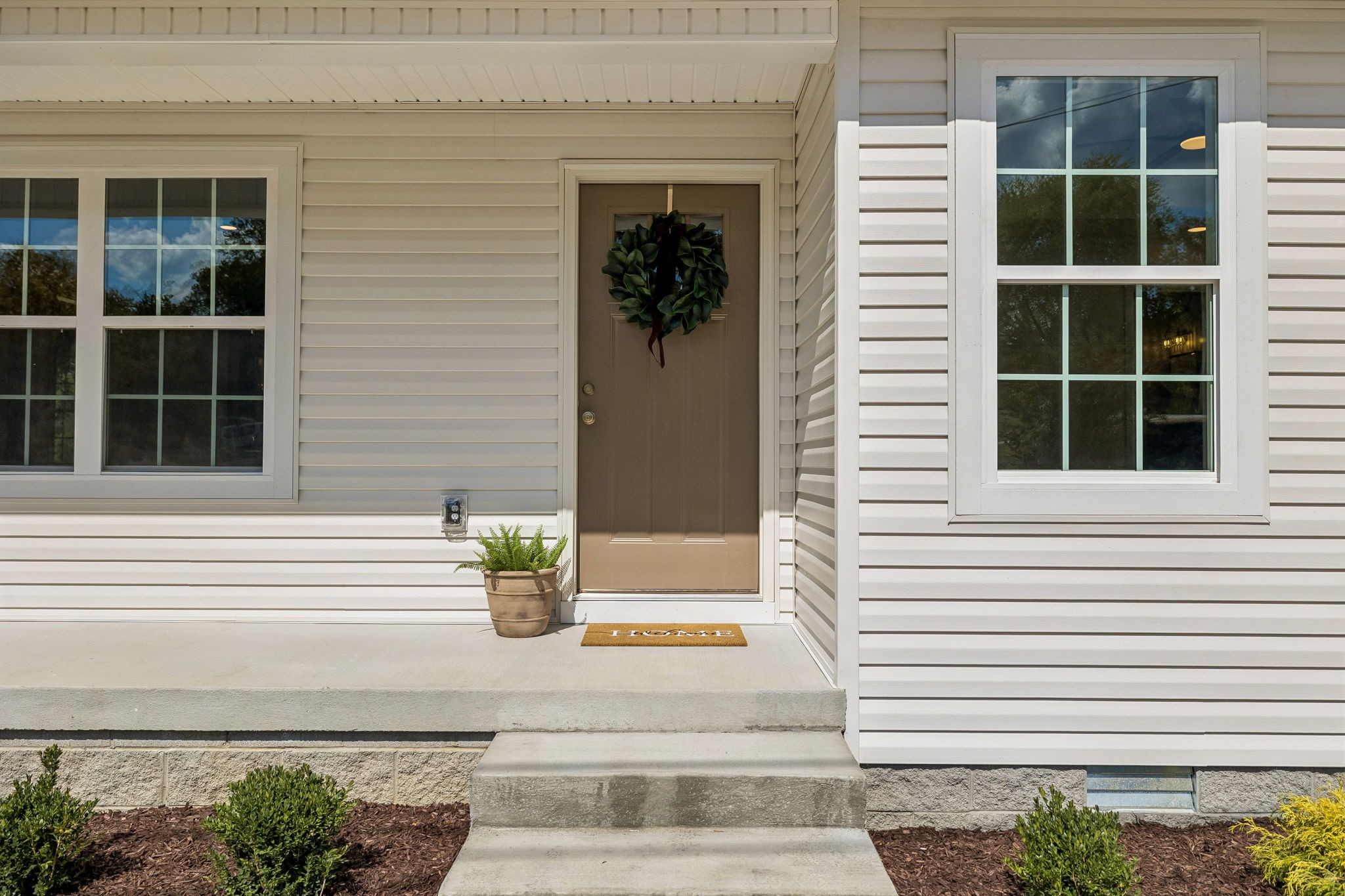 165 Main St, E Property Photo 5