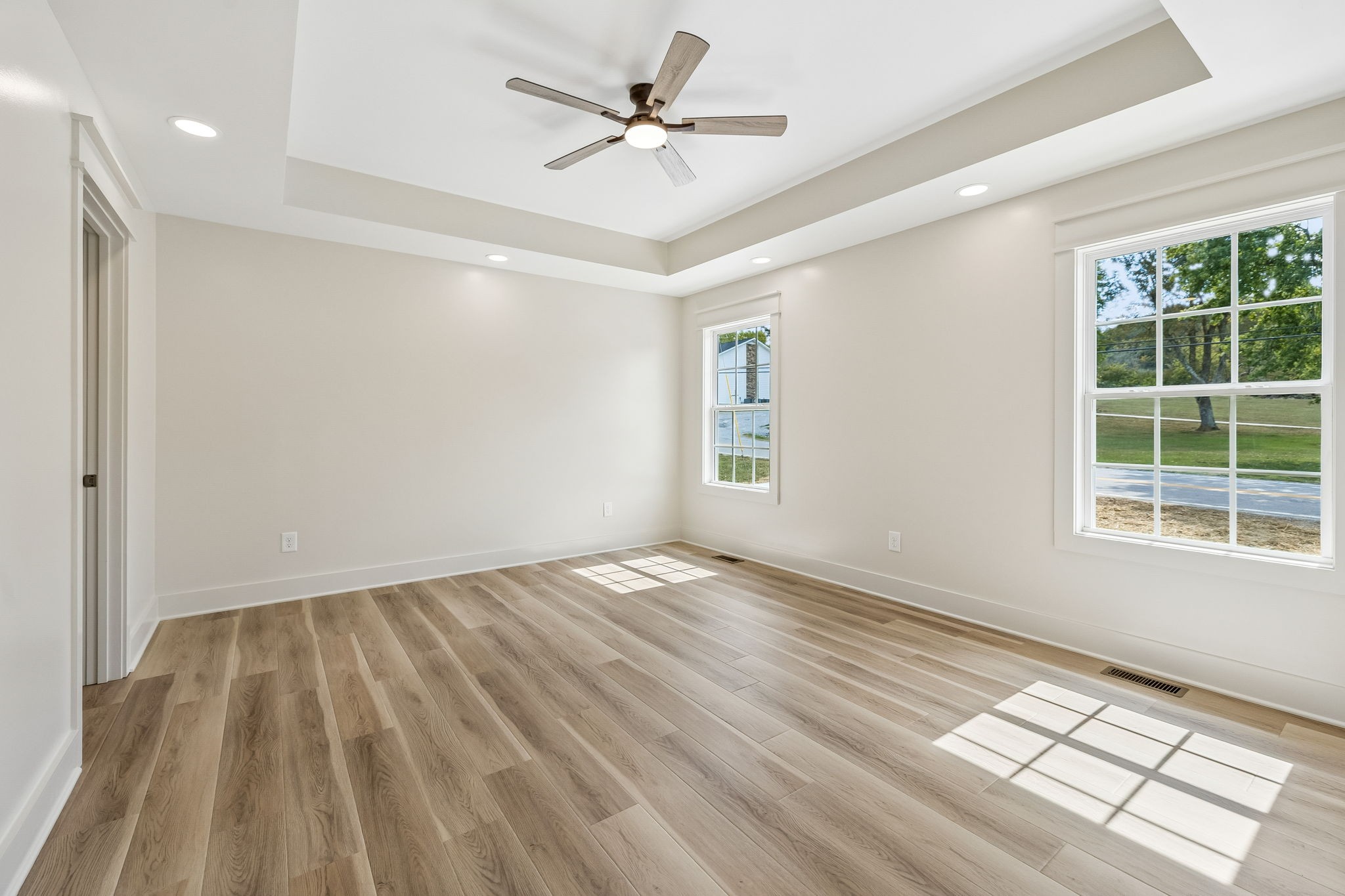 165 Main St, E Property Photo 19