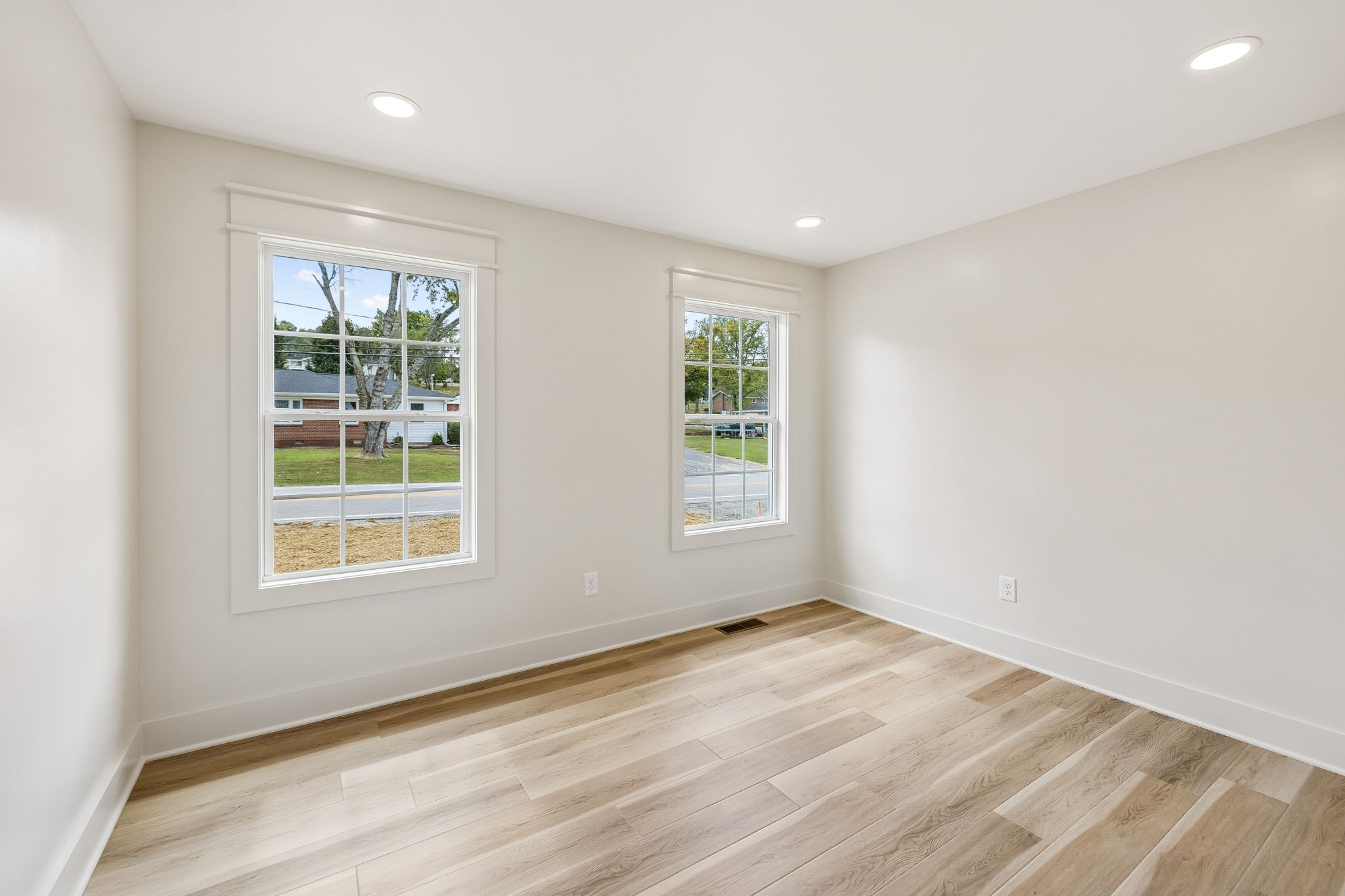 165 Main St, E Property Photo 27