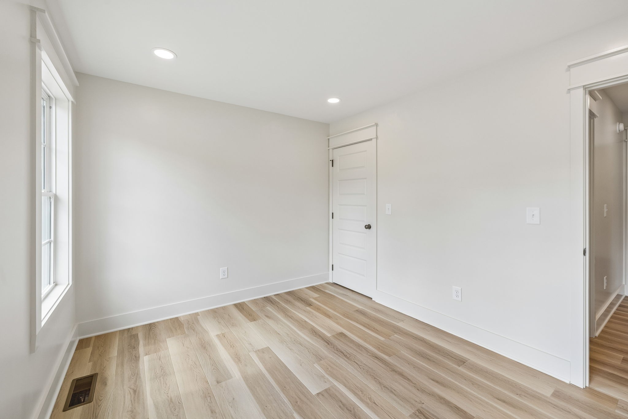 165 Main St, E Property Photo 28