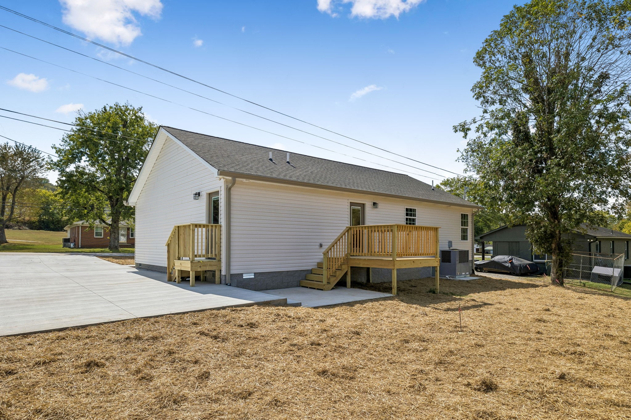 165 Main St, E Property Photo 37