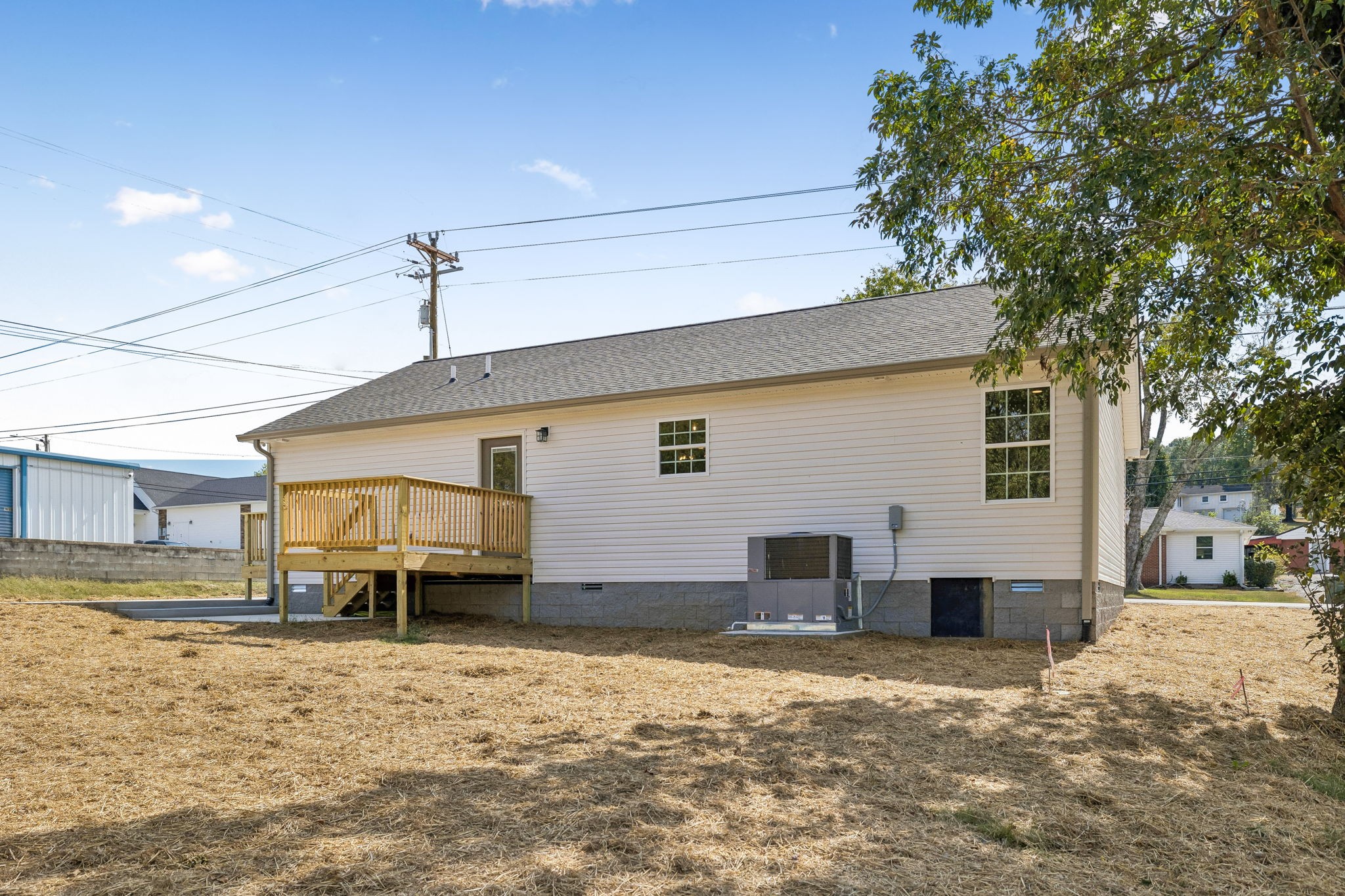 165 Main St, E Property Photo 39