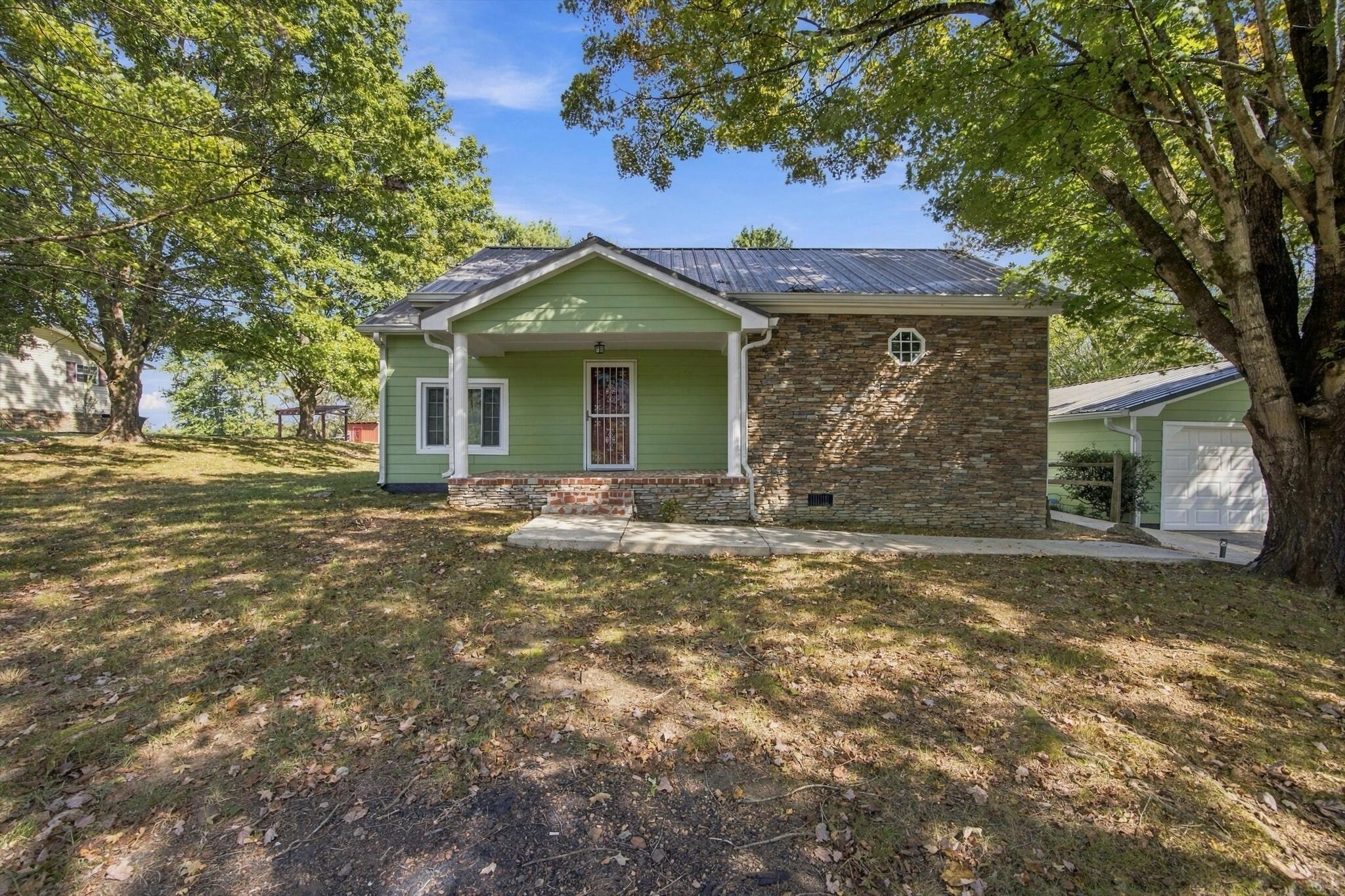 219 N Elm Street Property Photo 1