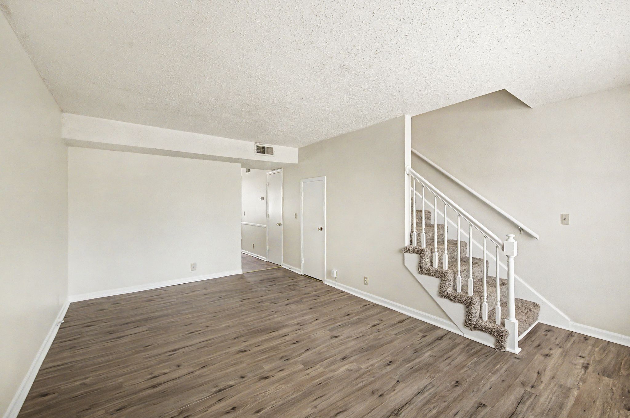 7480 Harrow Dr Property Photo 7