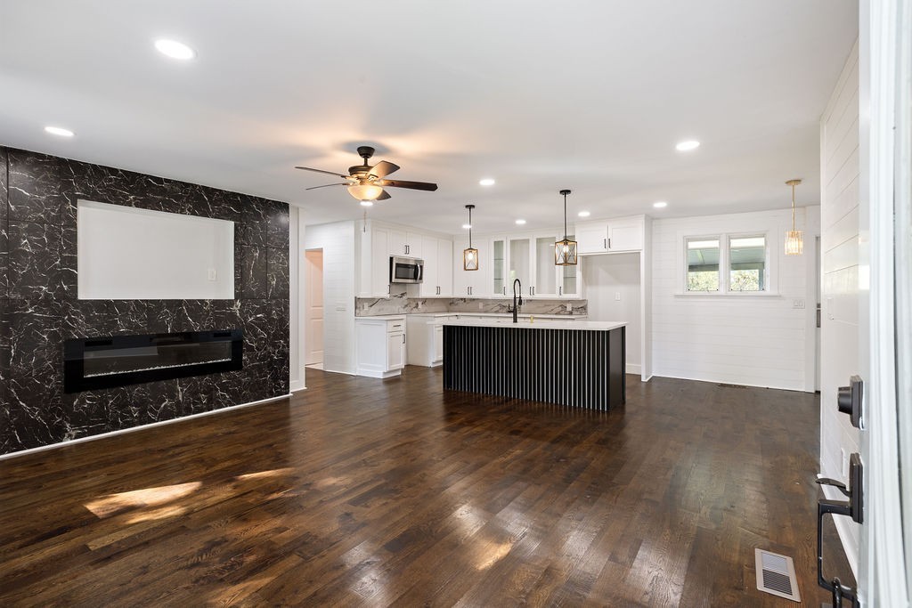 1124 Apple St Property Photo 1