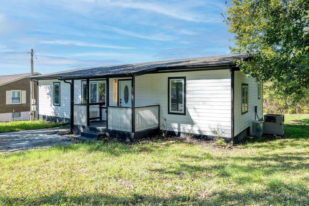 1124 Apple St Property Photo 3