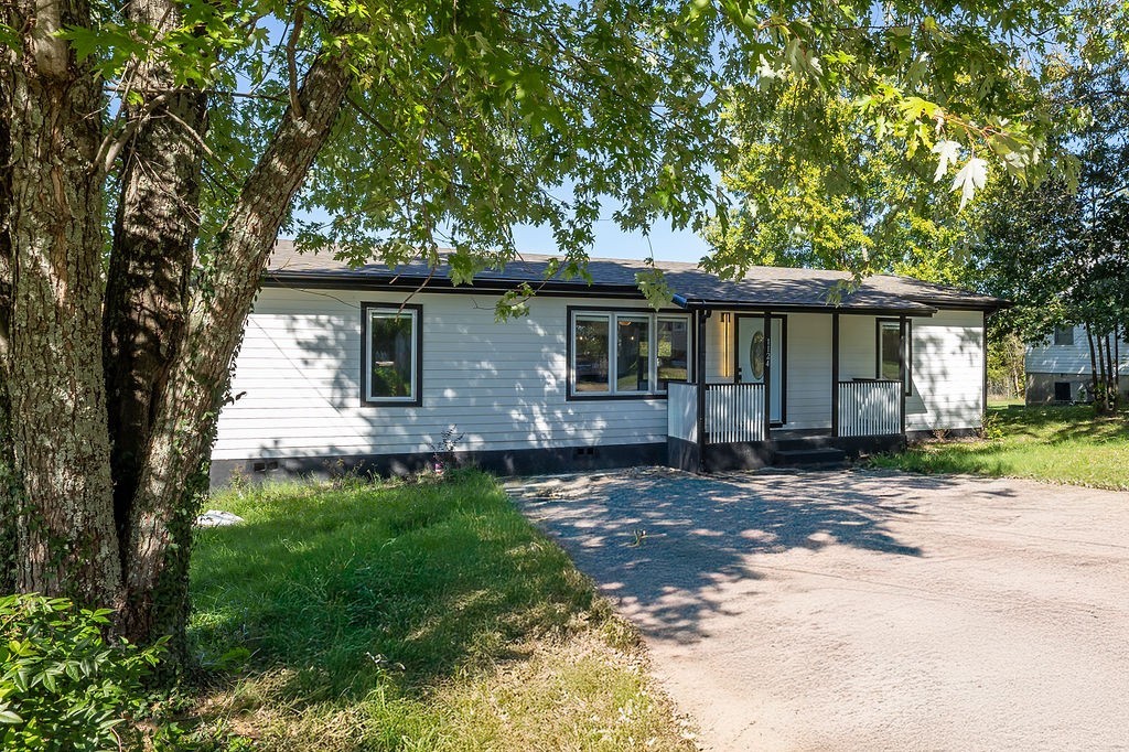 1124 Apple St Property Photo 4