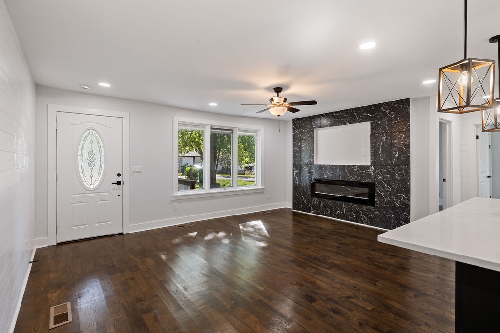1124 Apple St Property Photo 6