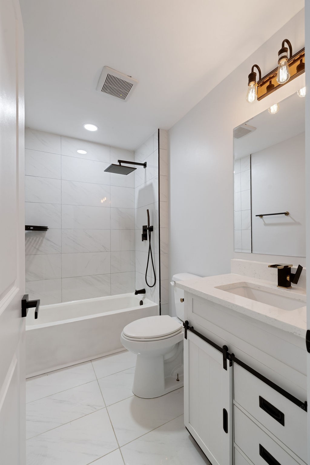 1124 Apple St Property Photo 22