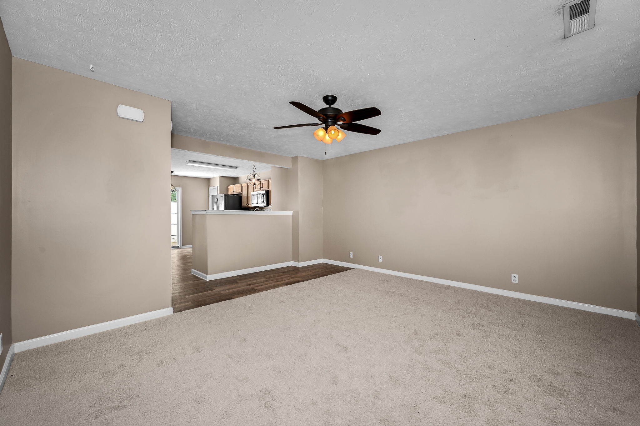 2961 S Rutherford Blvd Property Photo 3