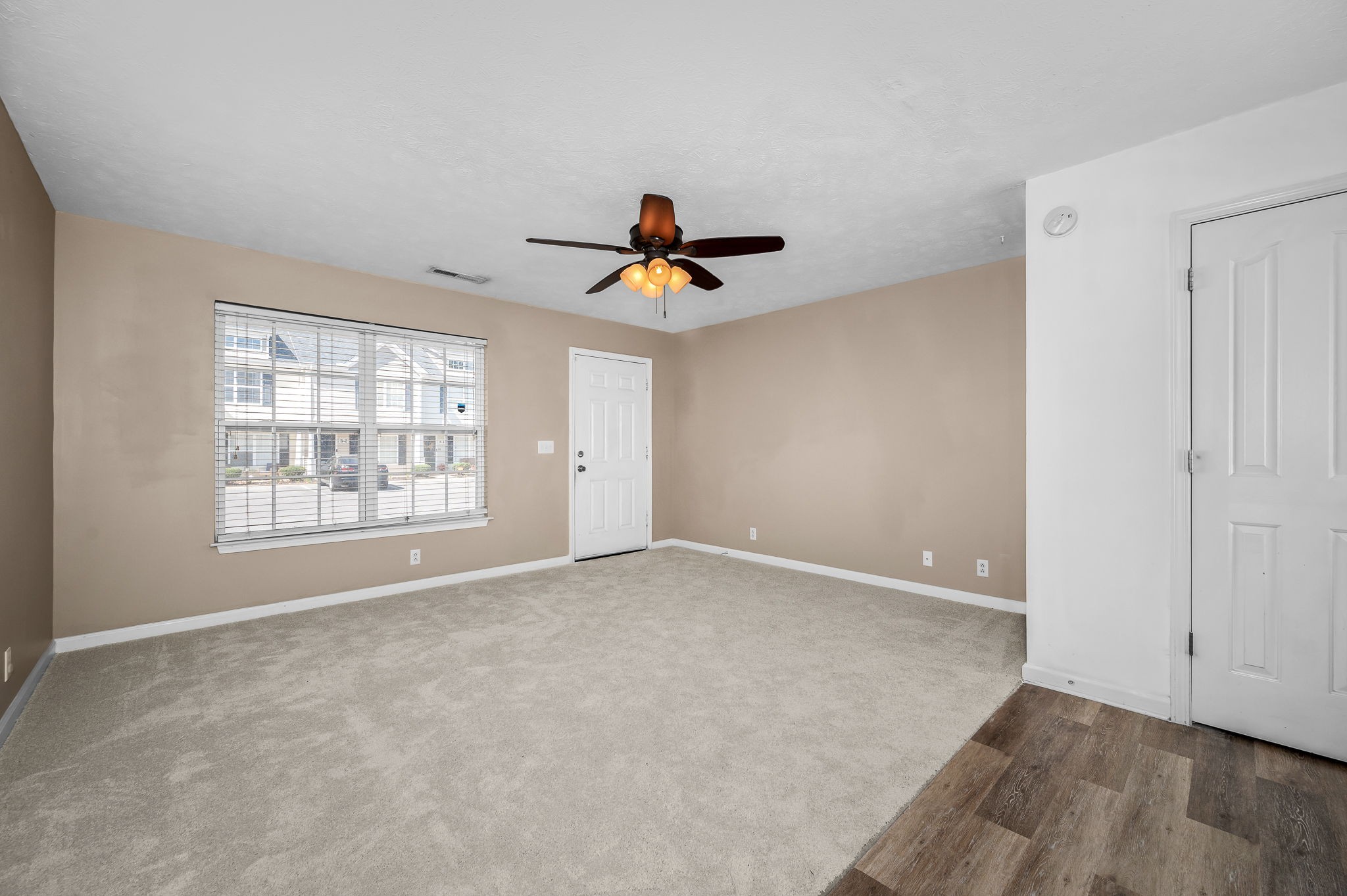 2961 S Rutherford Blvd Property Photo 10