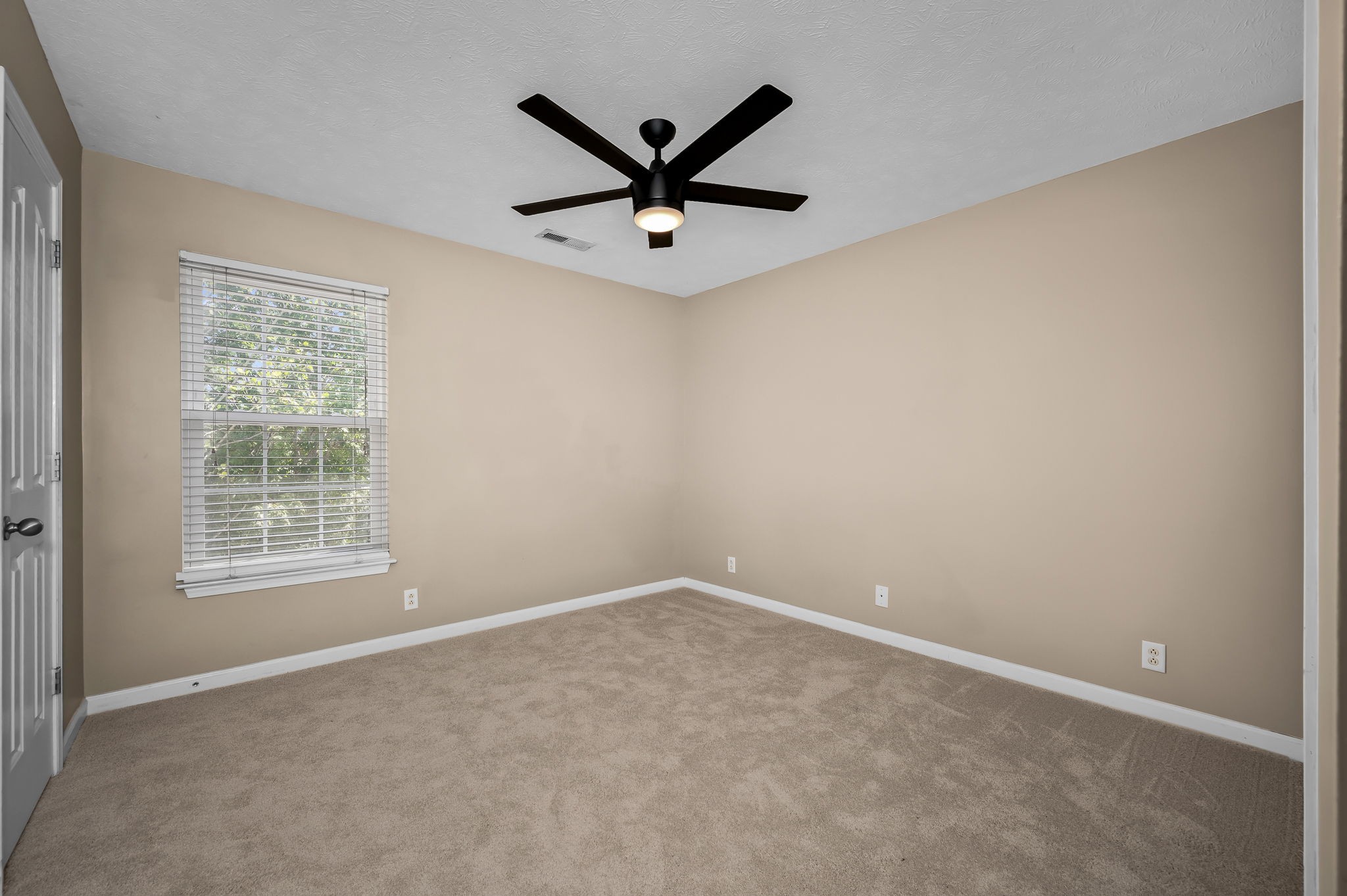 2961 S Rutherford Blvd Property Photo 14