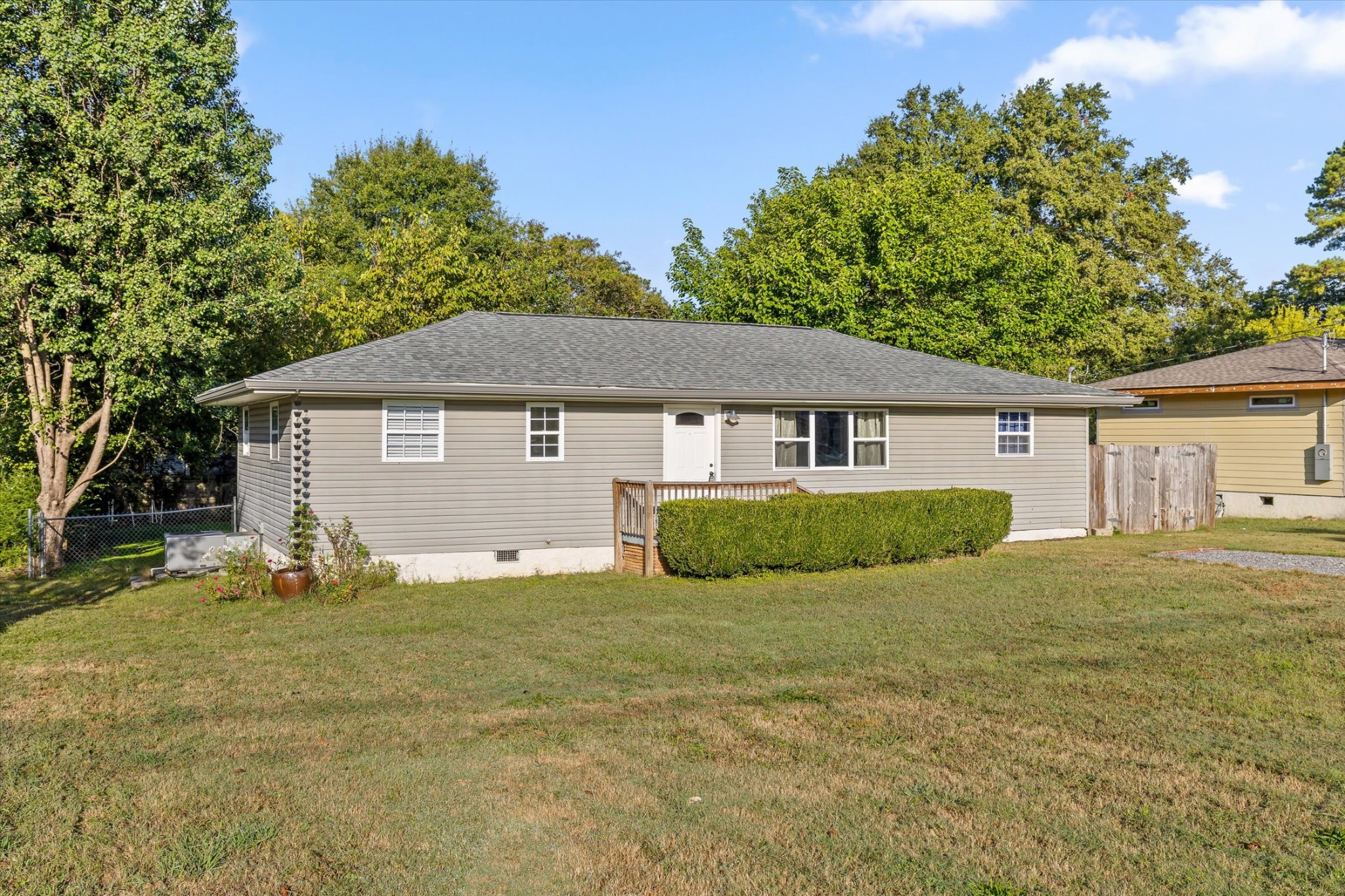 1321 Raydine Ln Property Photo 2