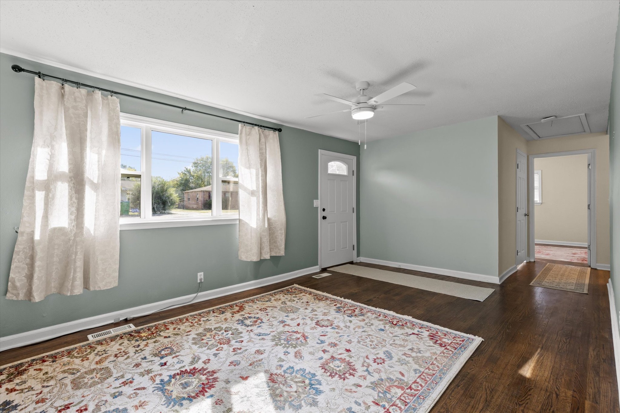 1321 Raydine Ln Property Photo 3