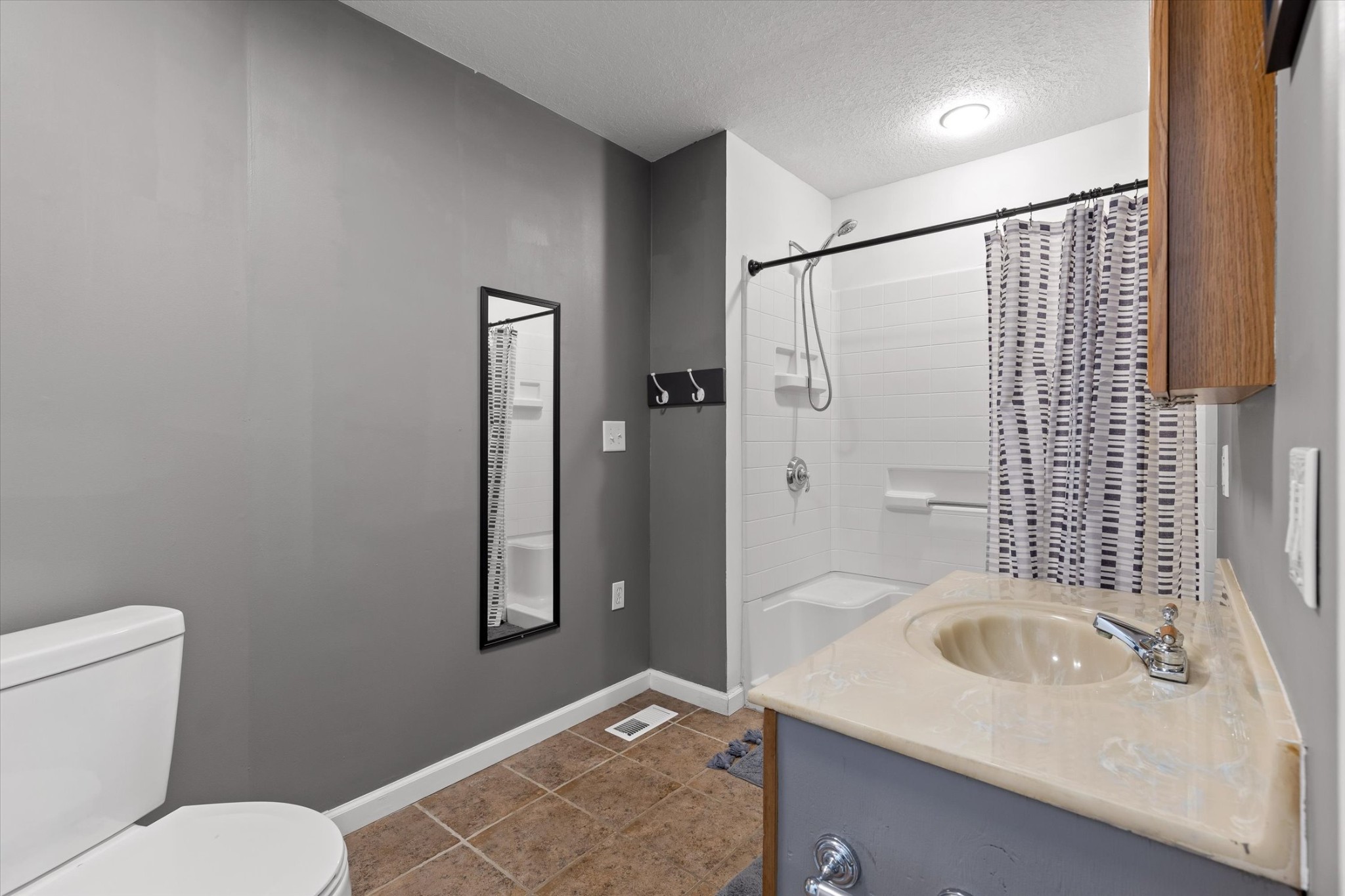 1321 Raydine Ln Property Photo 8
