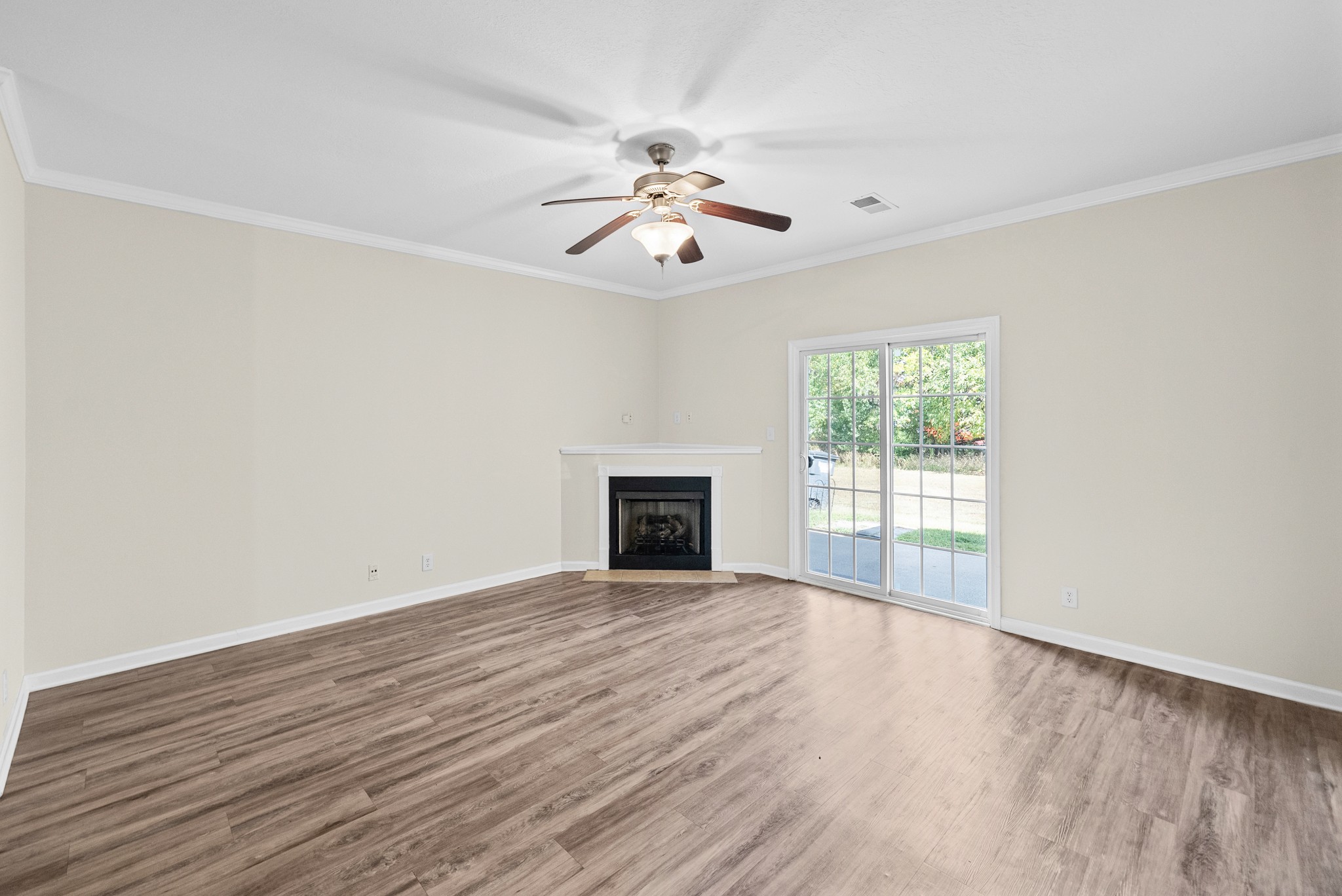 35 Ellington Ter Property Photo 12