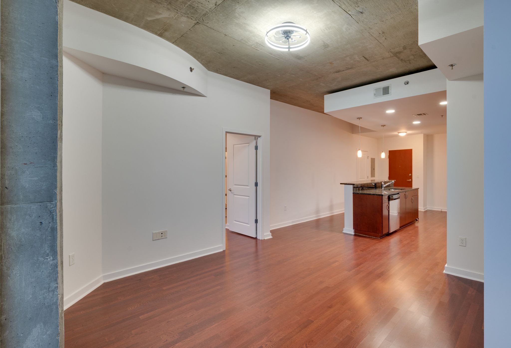 301 Demonbreun St Property Photo 8