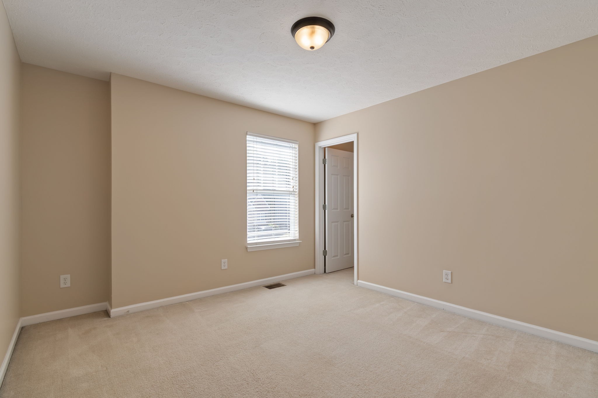 1430 Bern Dr Property Photo 21