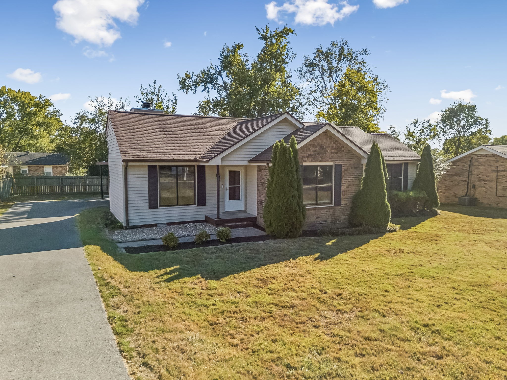 320 Raindrop Ln Property Photo 1