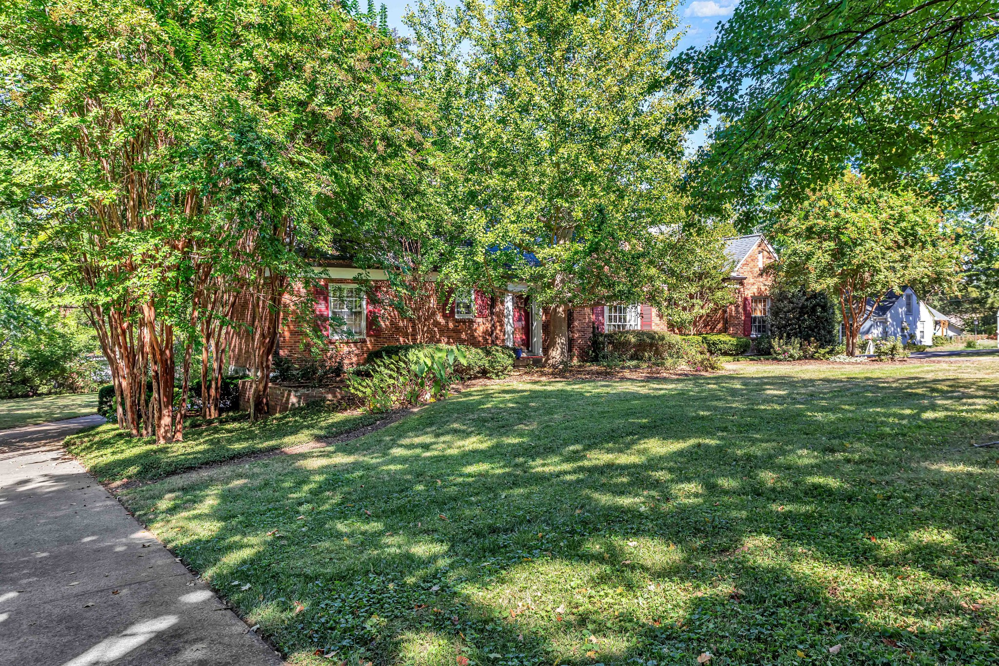 2301 Oxford Rd Property Photo 3