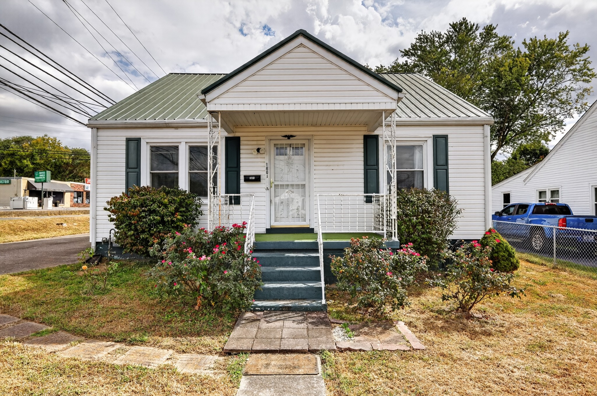 1801 Scribner Ave Property Photo 2