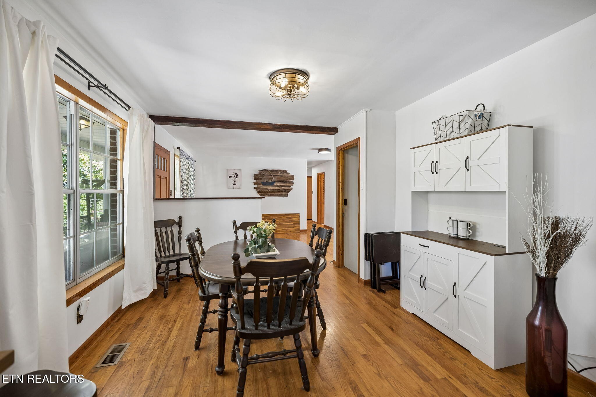1813 Oak Grove Rd Property Photo 3