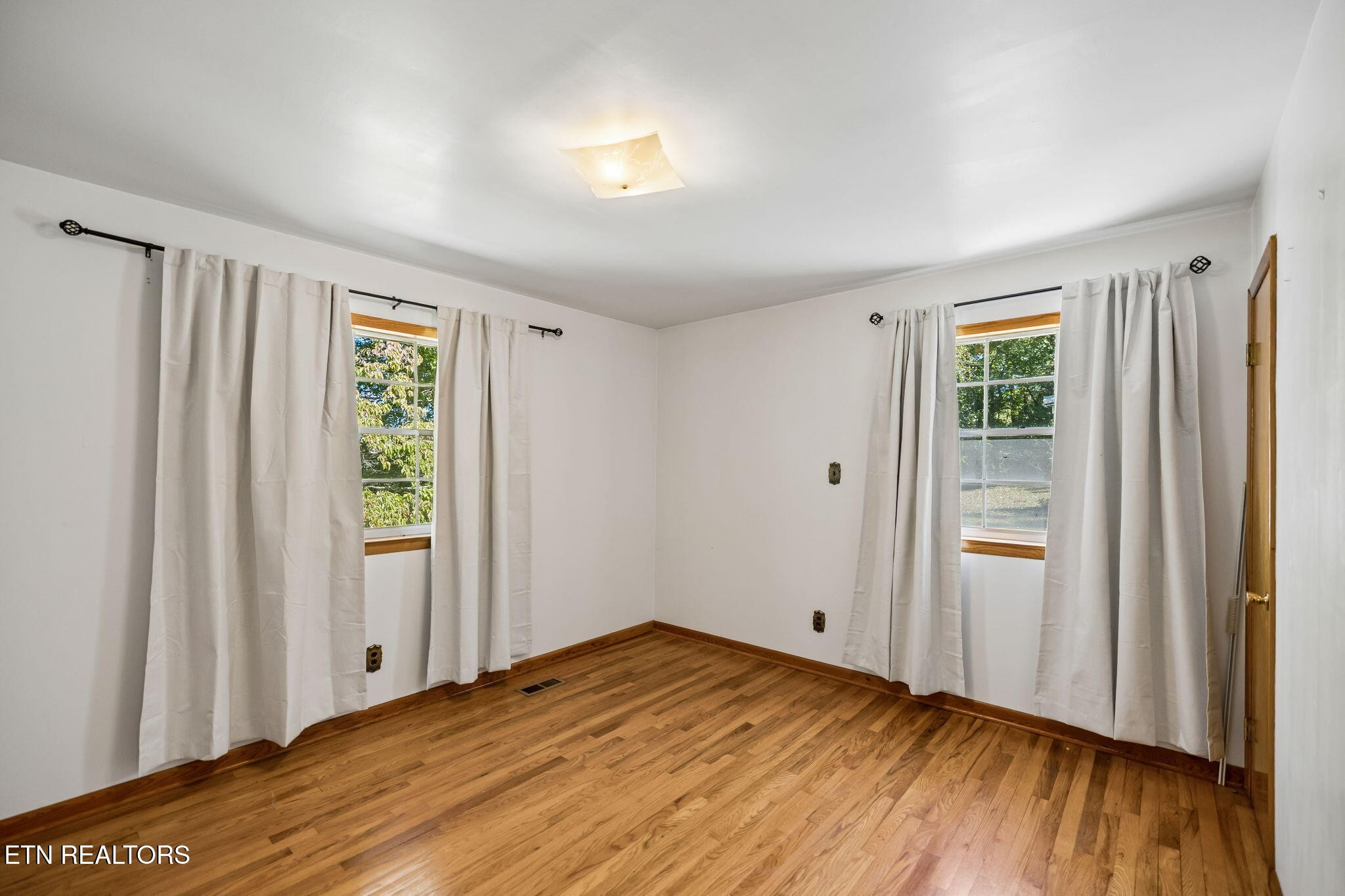 1813 Oak Grove Rd Property Photo 18