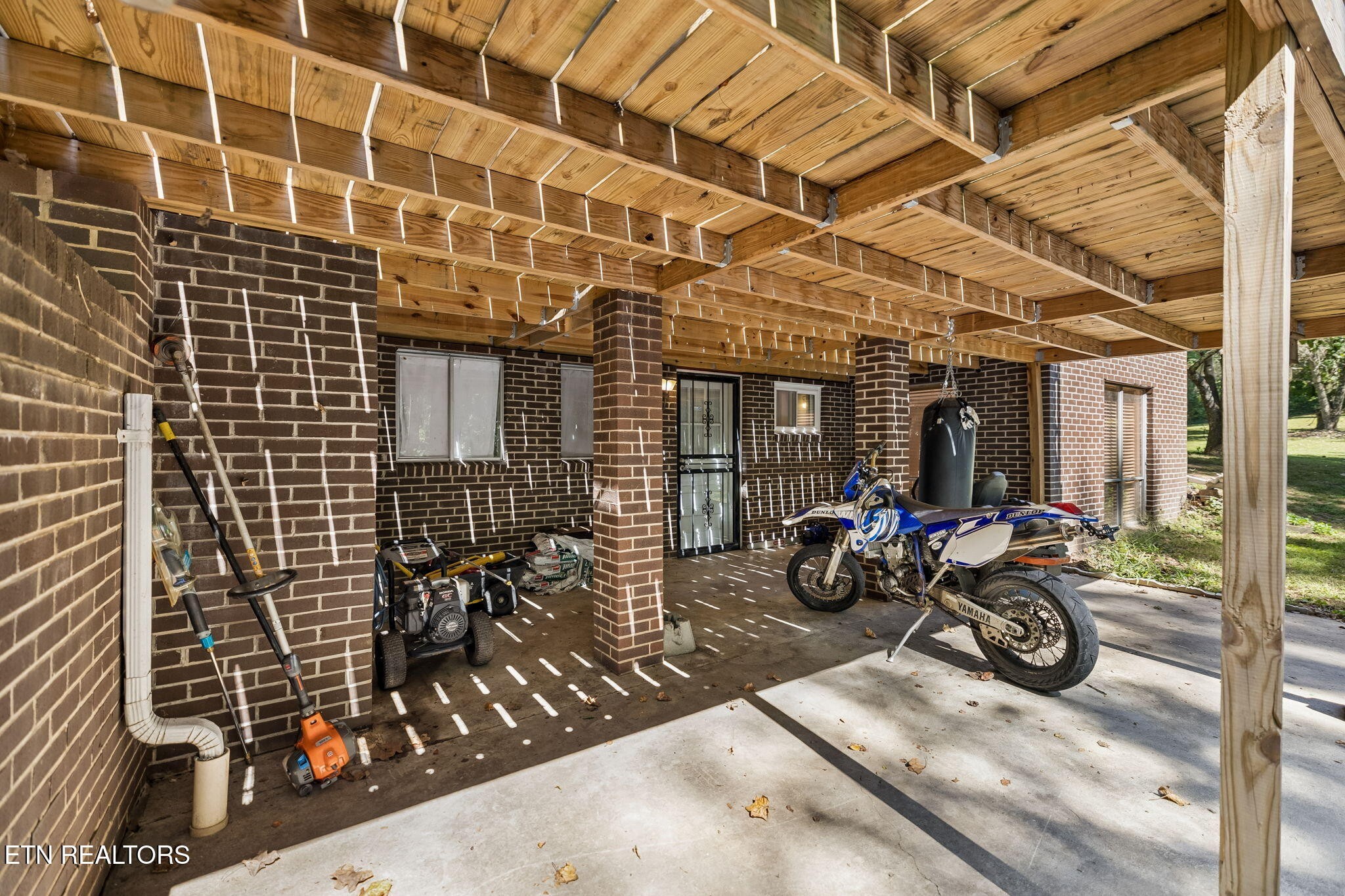 1813 Oak Grove Rd Property Photo 29
