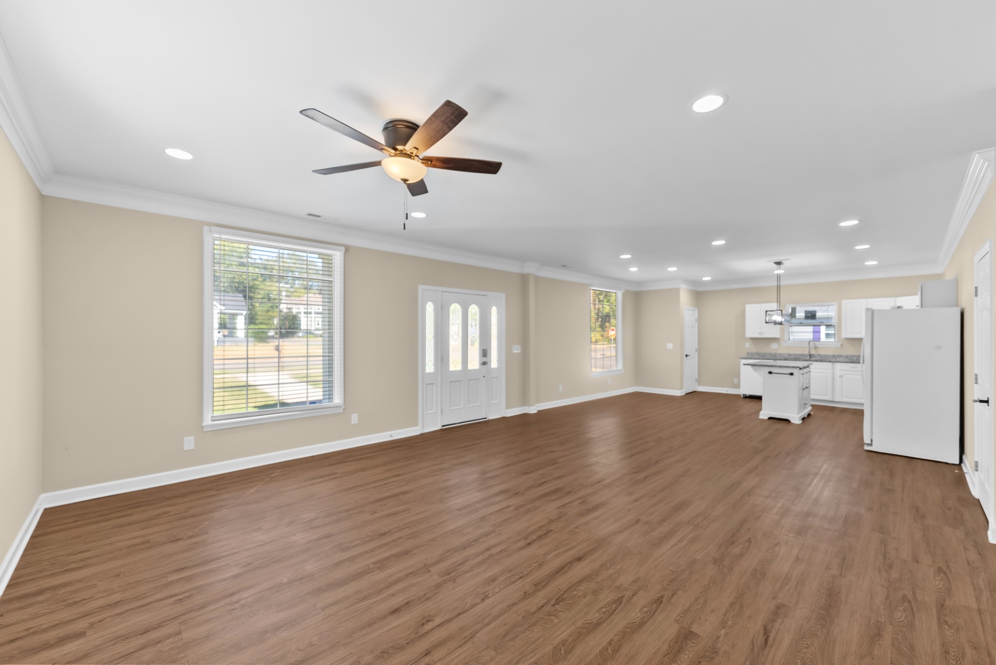 556 E Vine St Property Photo 3