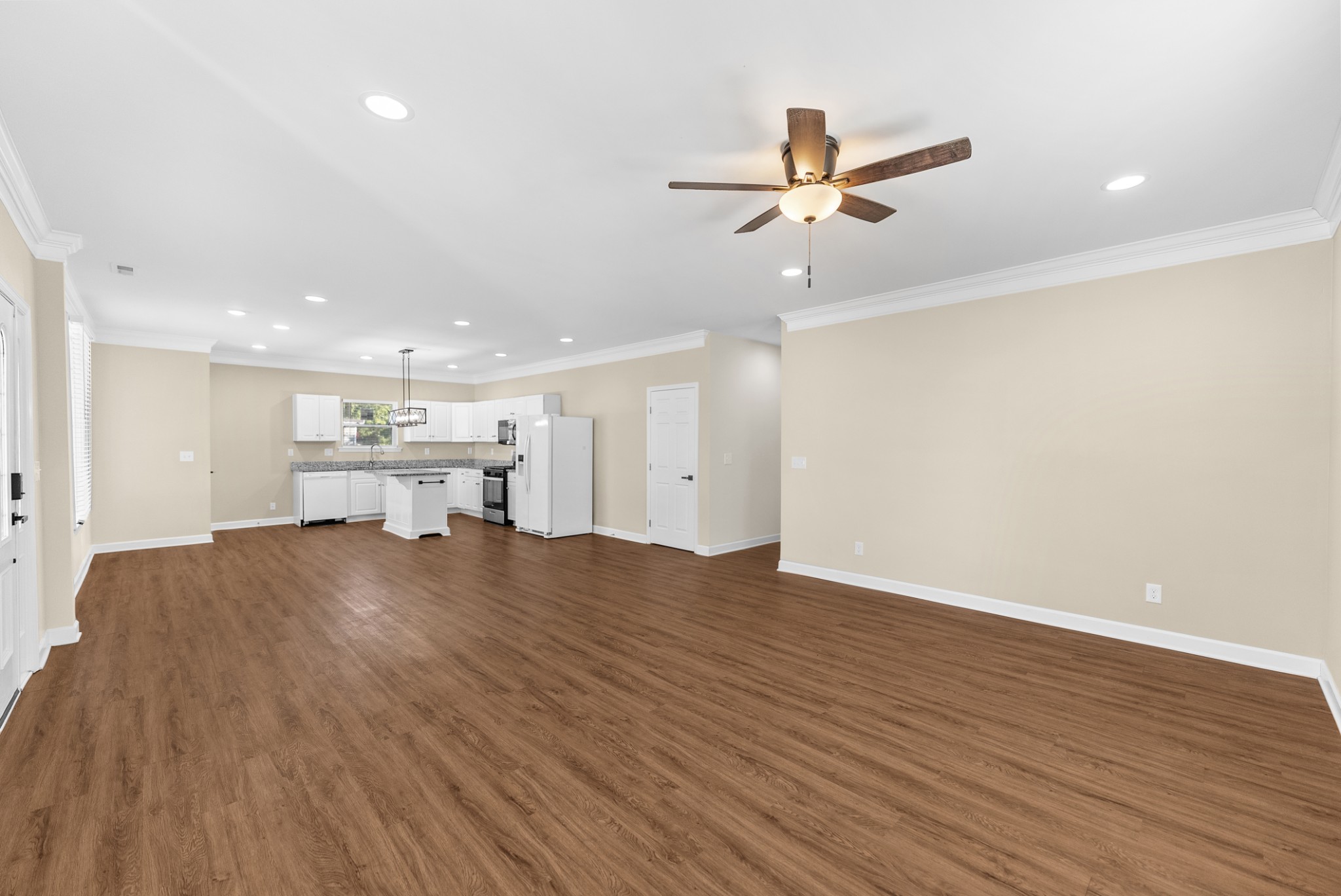 556 E Vine St Property Photo 4