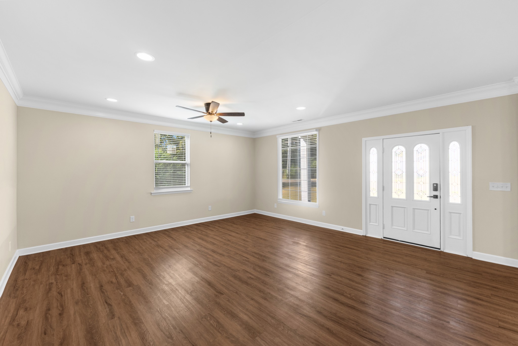 556 E Vine St Property Photo 6