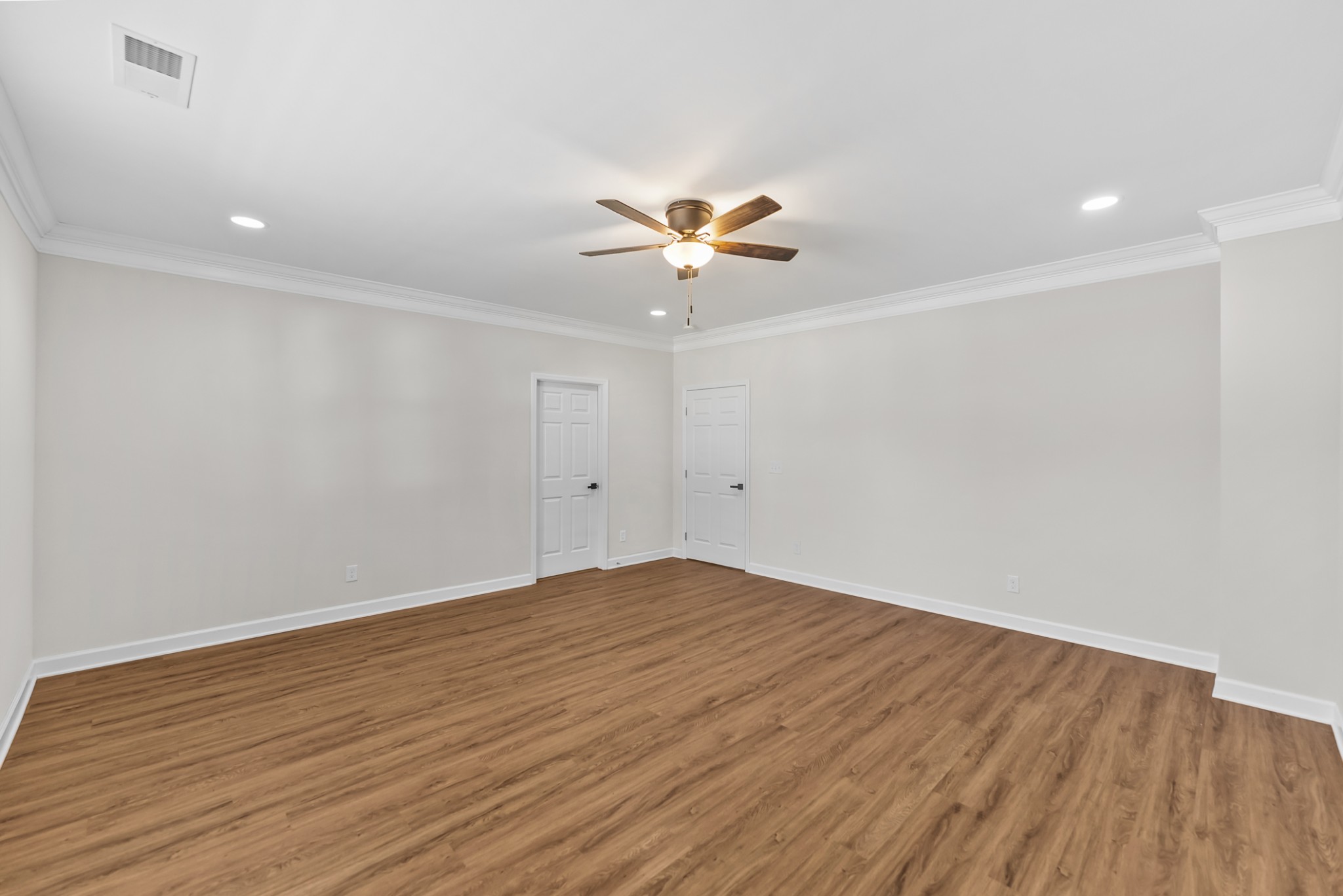 556 E Vine St Property Photo 13