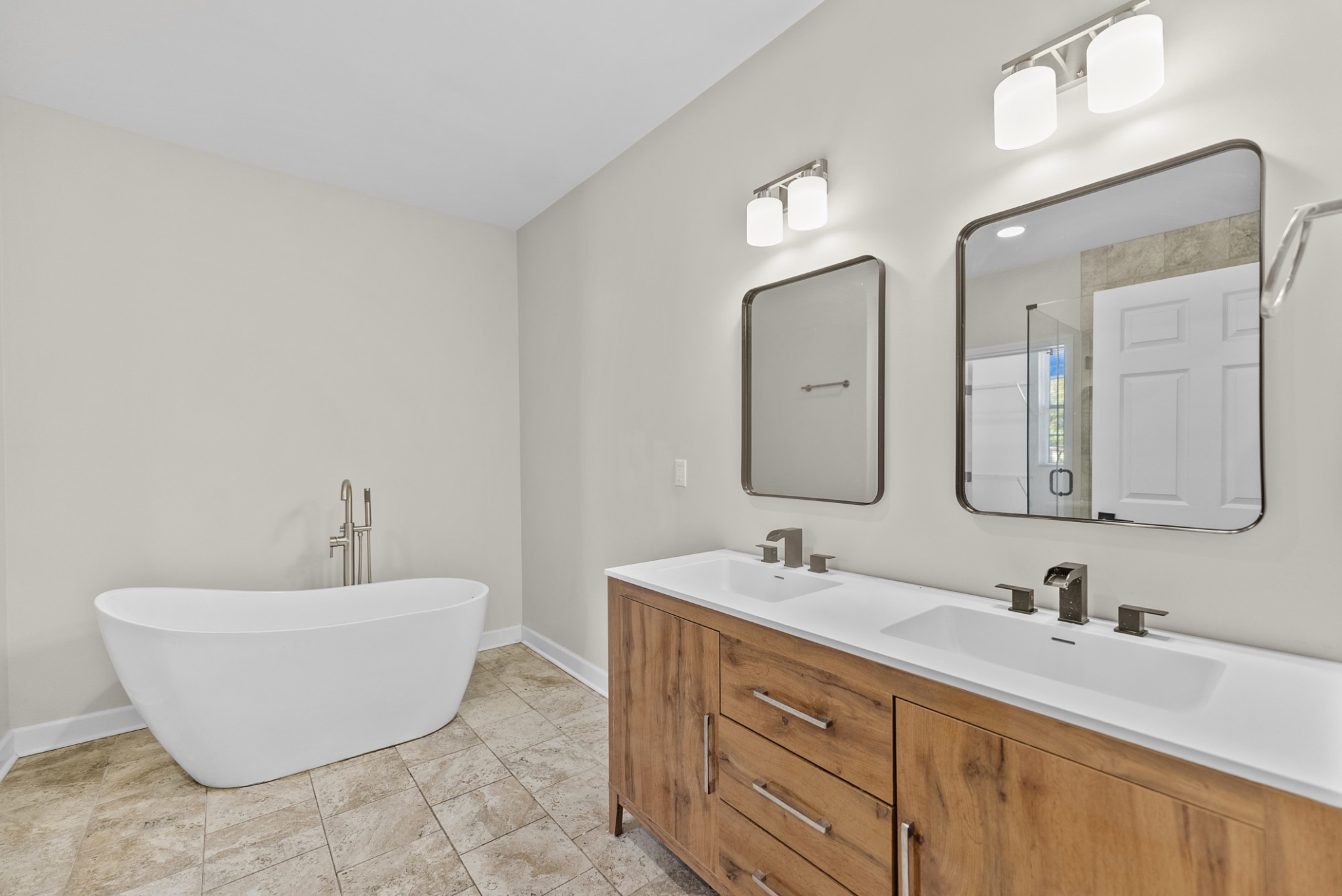 556 E Vine St Property Photo 14