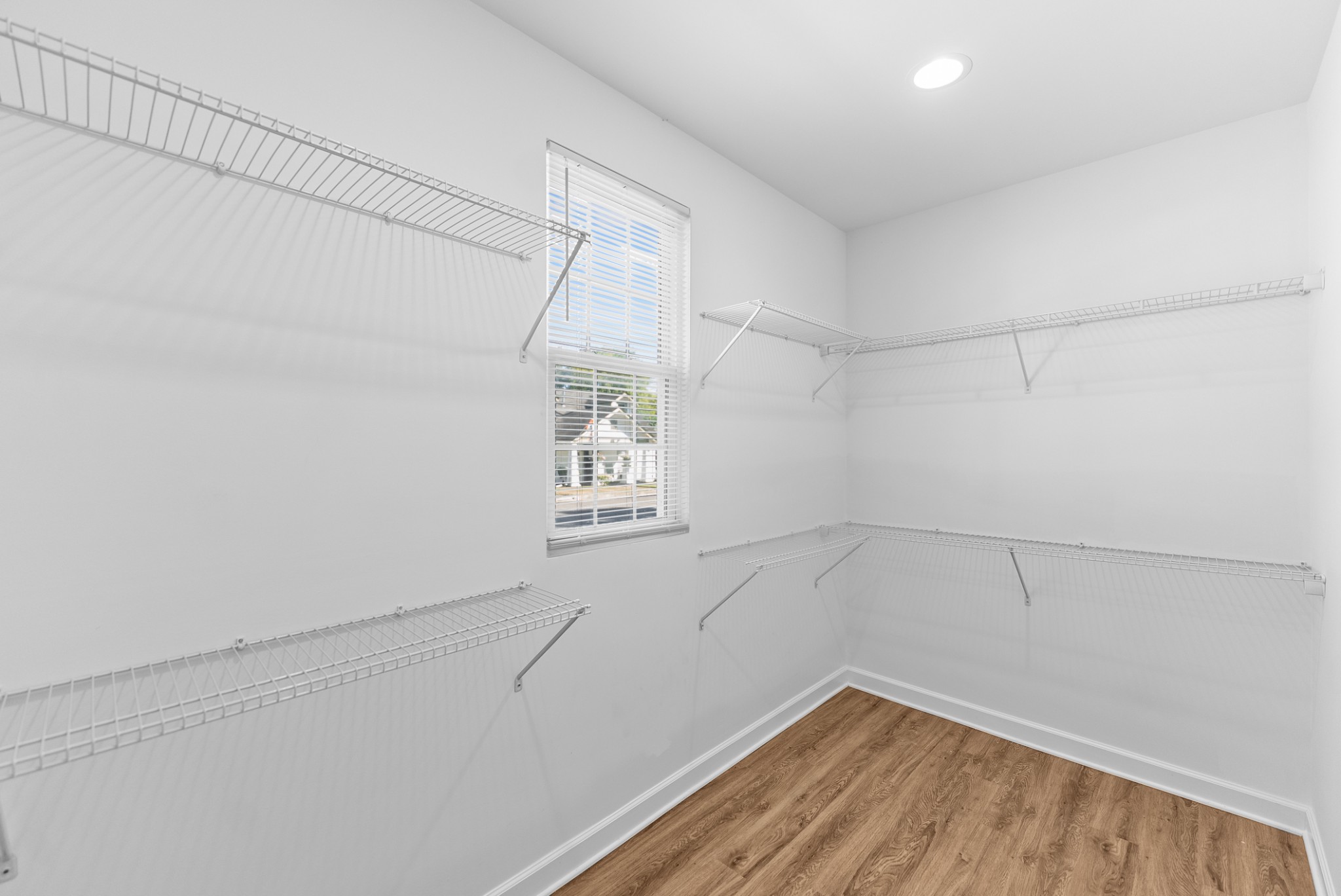 556 E Vine St Property Photo 18