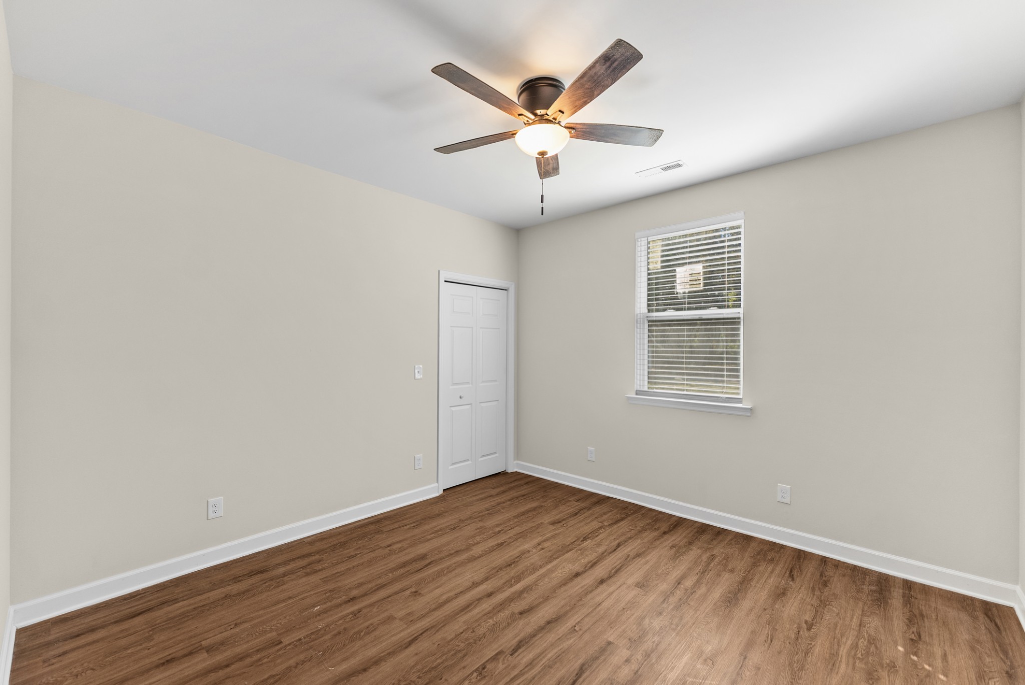 556 E Vine St Property Photo 19