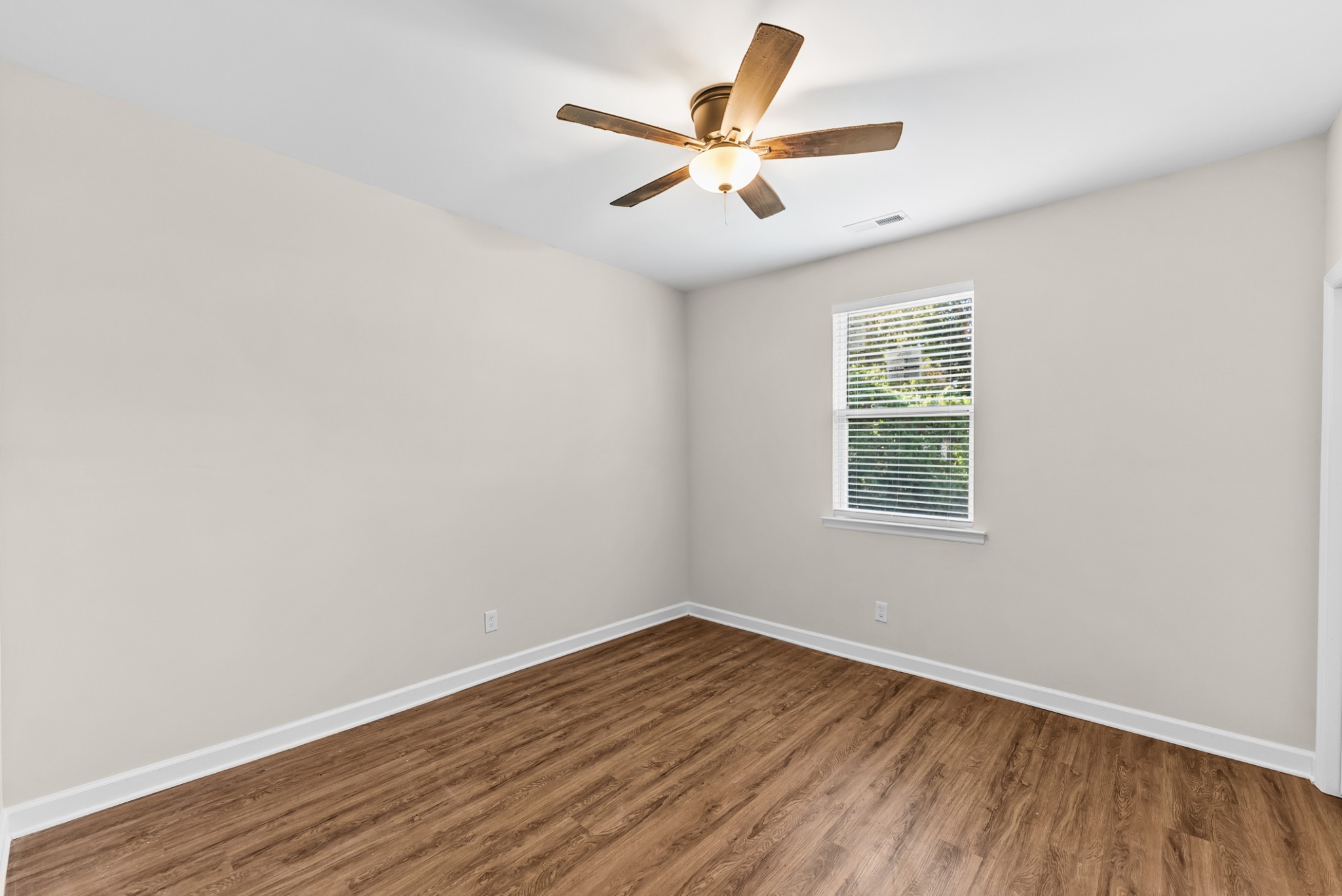 556 E Vine St Property Photo 21