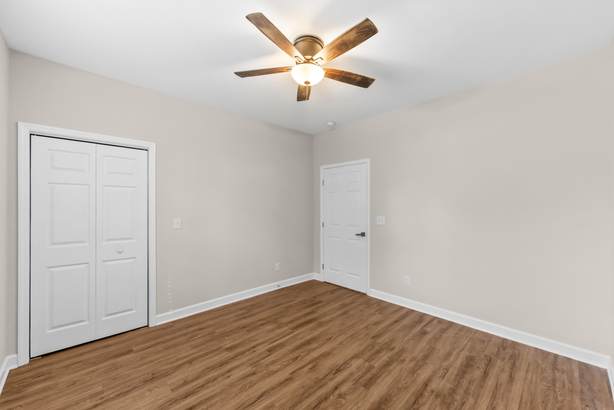 556 E Vine St Property Photo 22