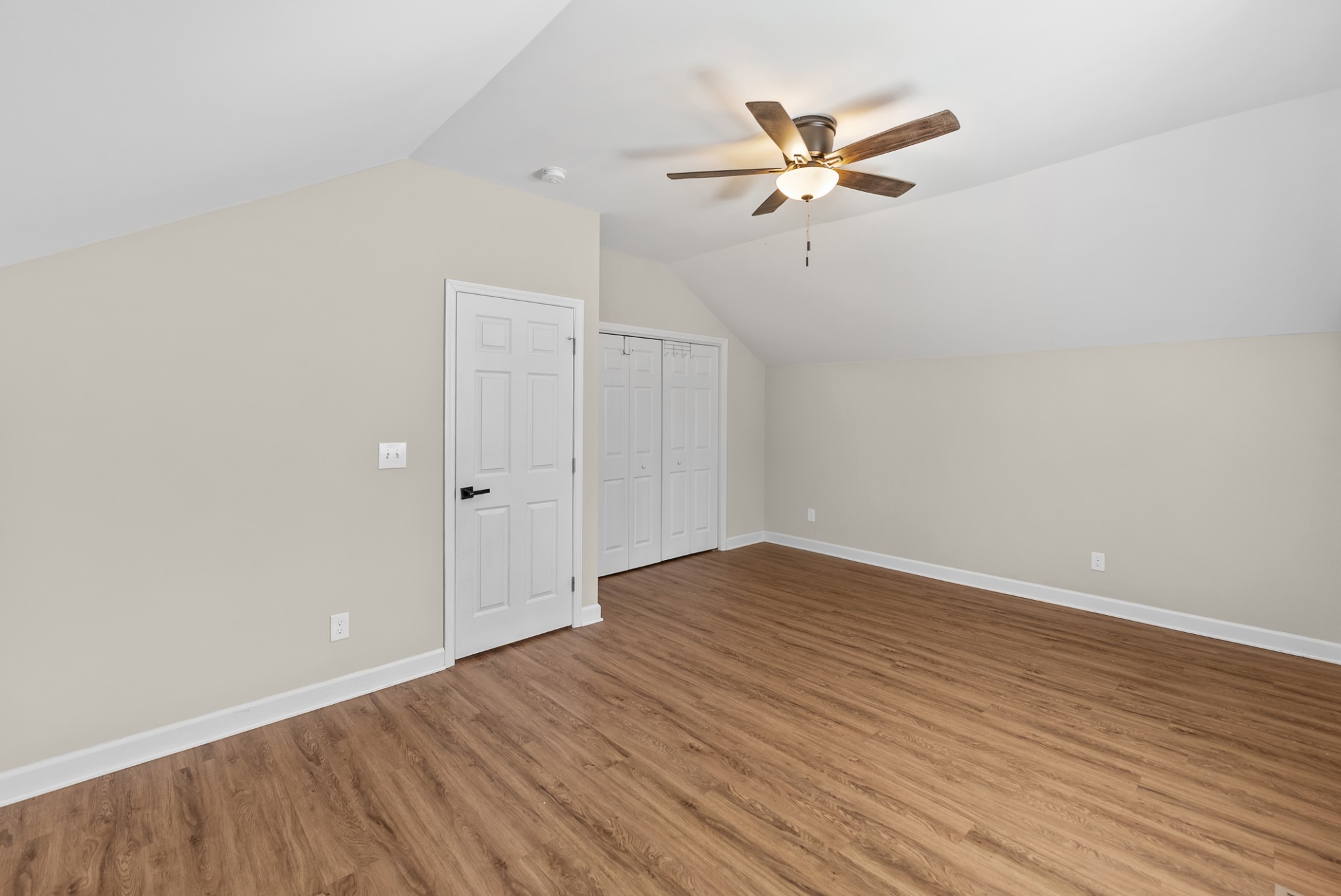 556 E Vine St Property Photo 28