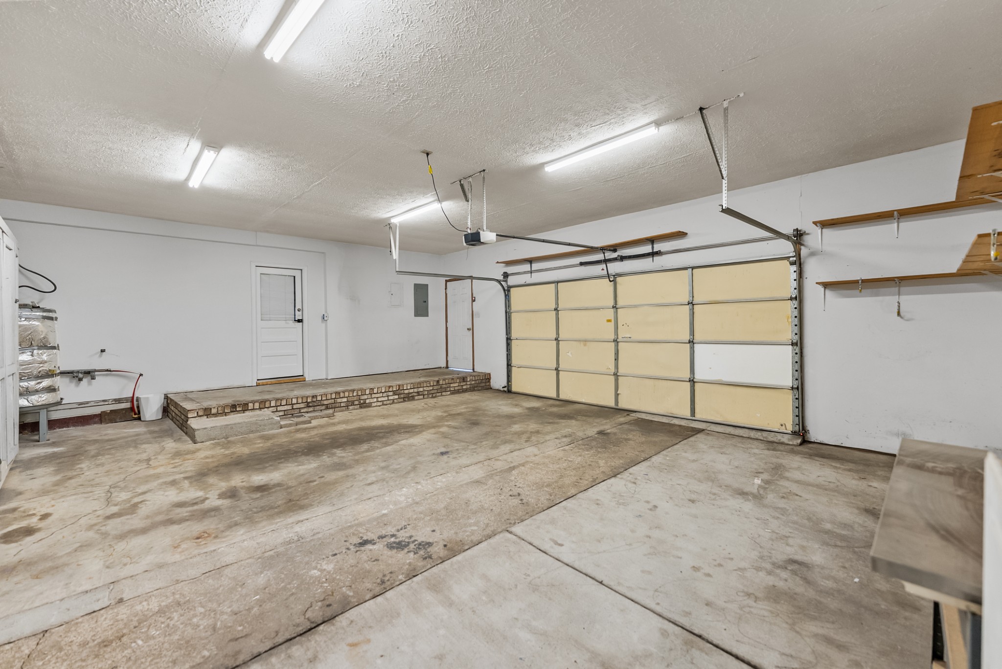 556 E Vine St Property Photo 31